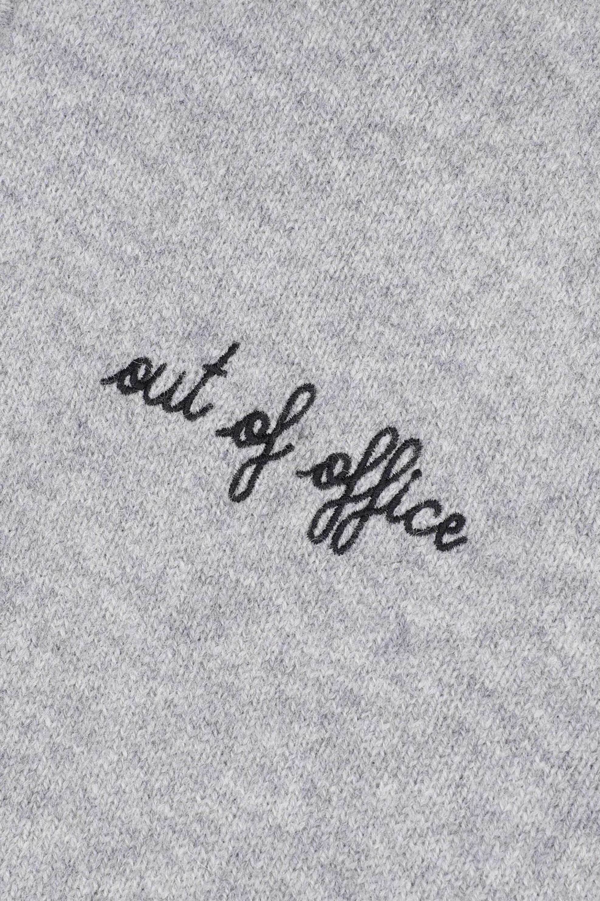 Maison Labiche ανδρική πλεκτή μπλούζα με κέντημα στο στήθος "Out Of Office" - UMDELEPINEOUTOF Γκρι φωτογραφία