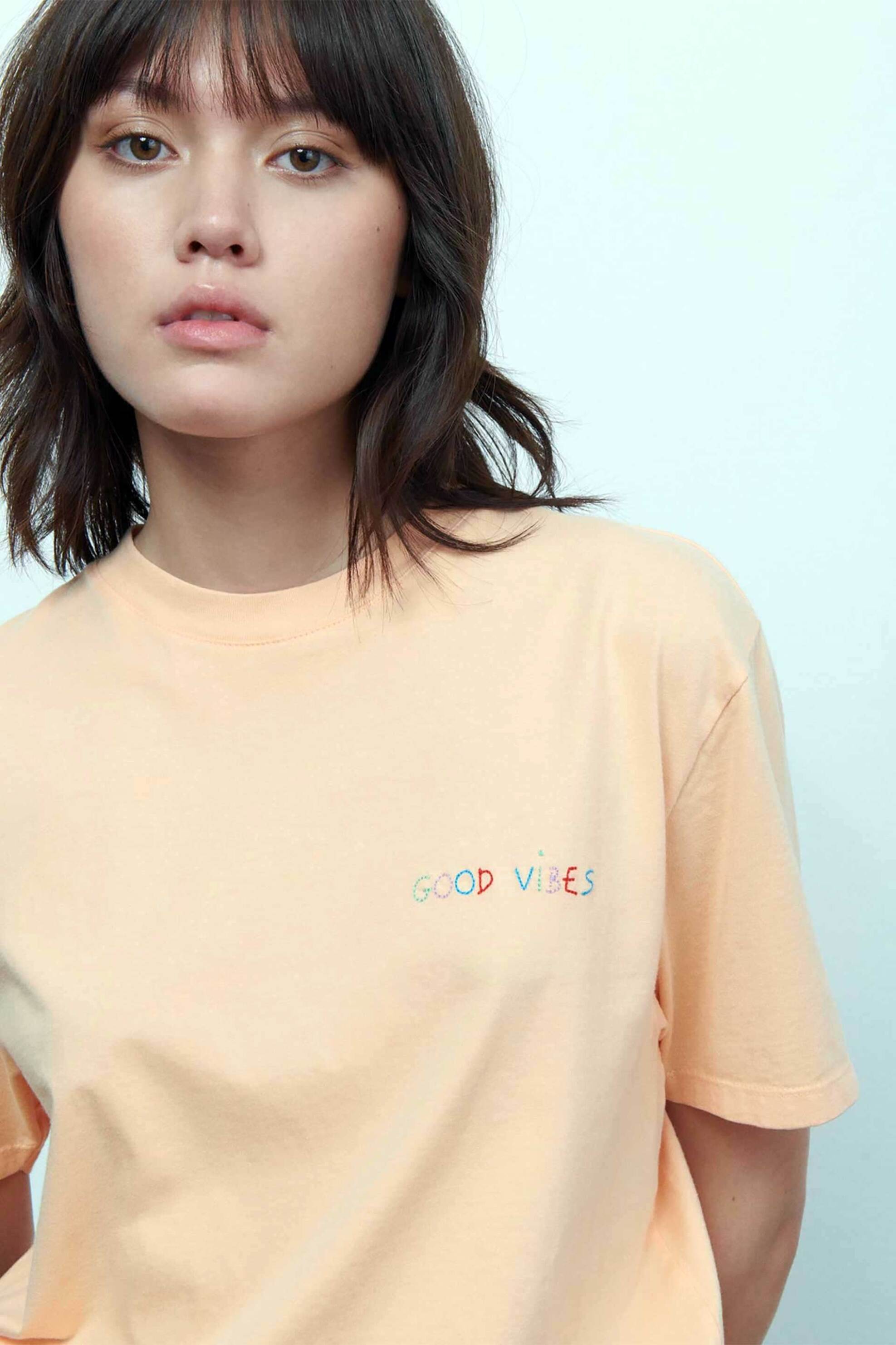 Maison Labiche γυναικείο T-shirt Straight Cut "Good Vibes Popincourt" - SWPOPINGOODV Ροδακινί φωτογραφία