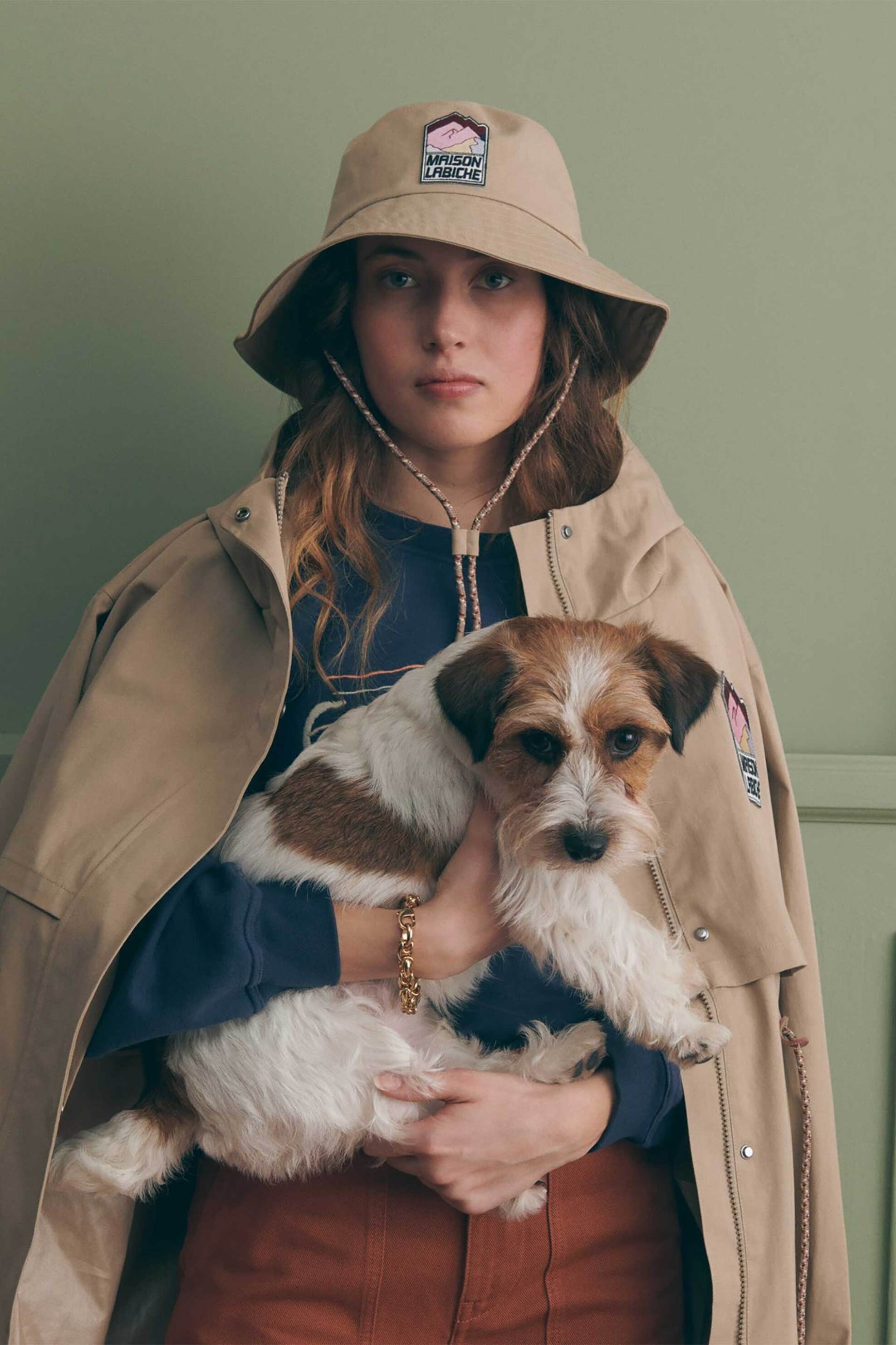 Maison Labiche γυναικείο καπέλο bucket με logo patch "Patch Moutain" - YABRANTOMEMOUNT Μπεζ φωτογραφία