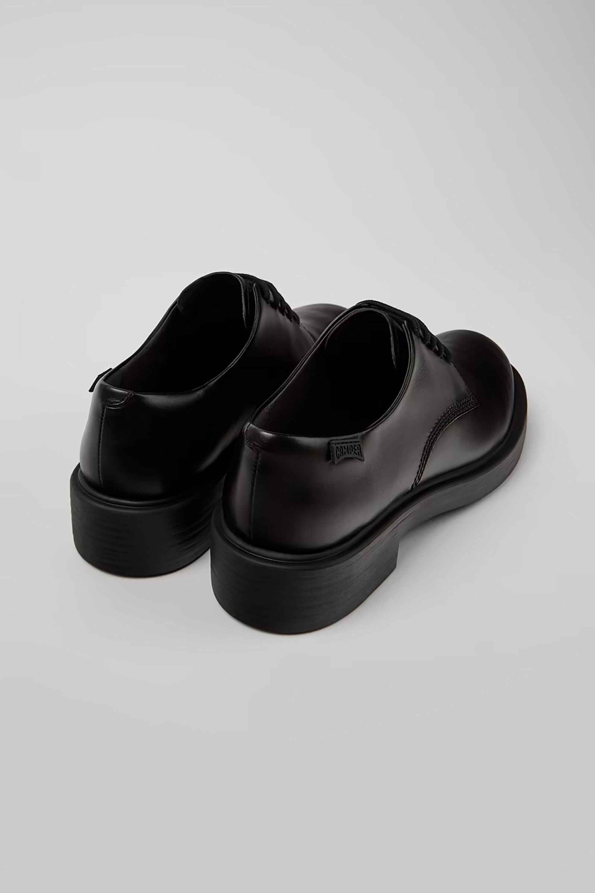 Camper γυναικεία δερμάτινα παπούτσια oxford "Dean" - K201684-001 Μαύρο φωτογραφία