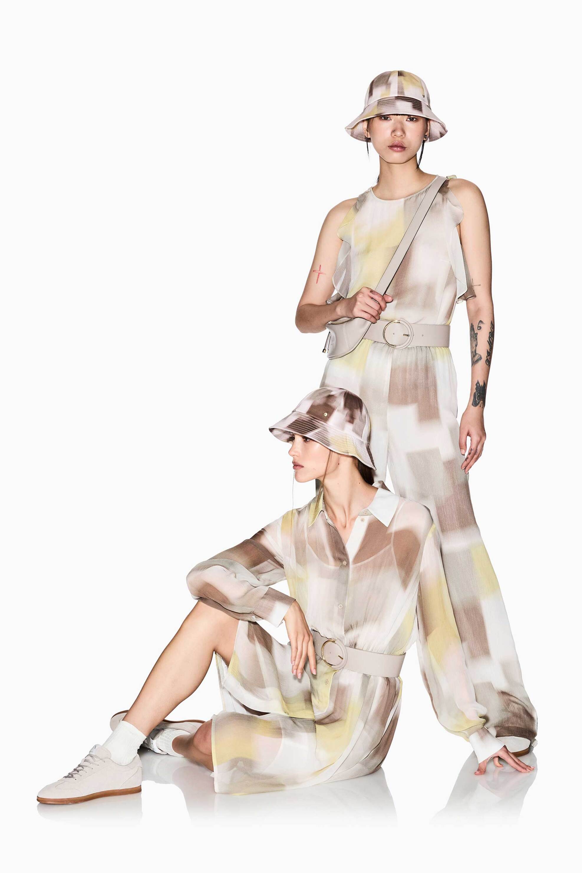 Armani Exchange γυναικείο παντελόνι με ελαστική μέση και all-over print - XW002300AF21554 Μπεζ φωτογραφία