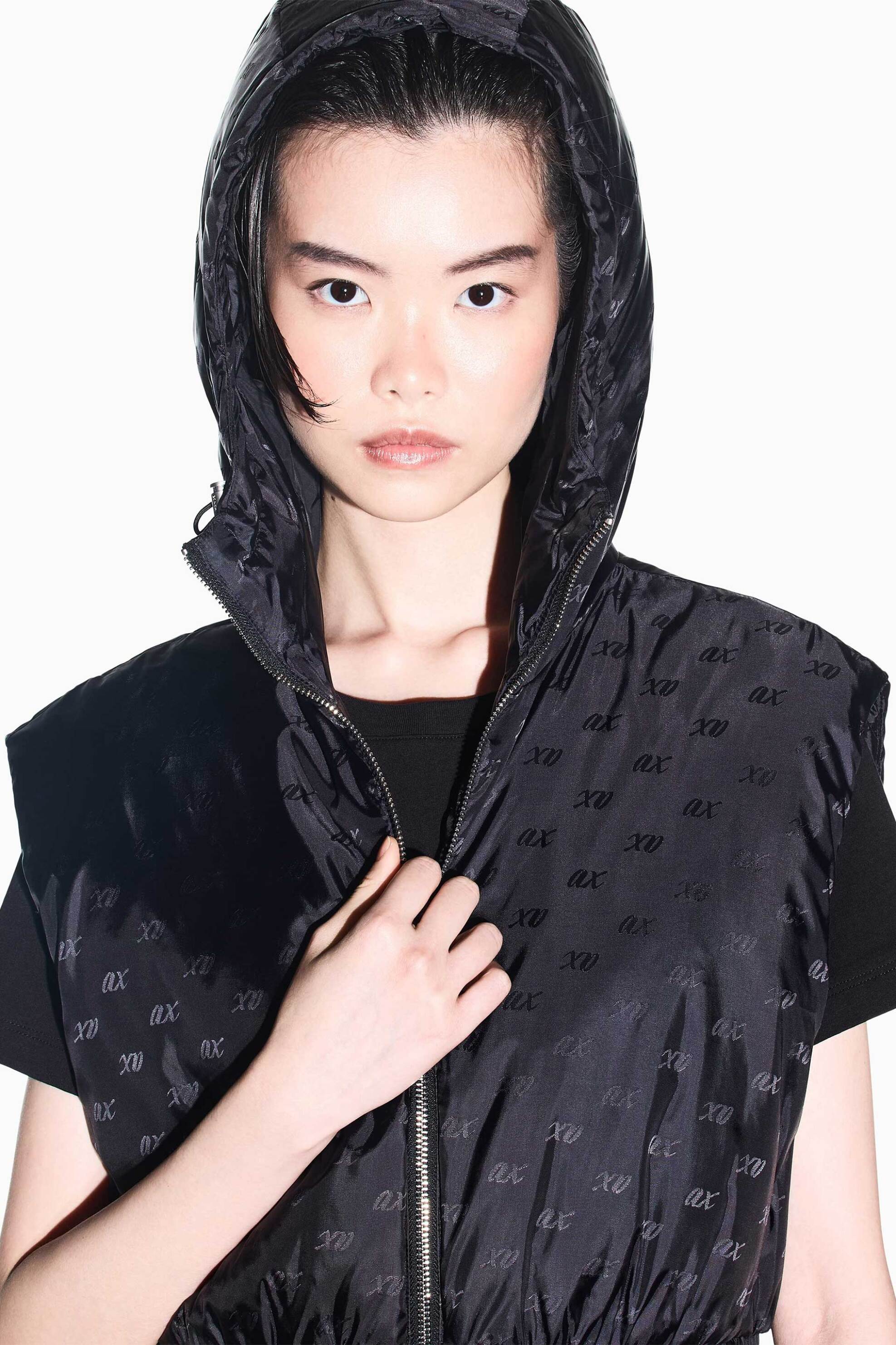 ARMANI EXCHANGE Armani Exchange γυναικείο αμάνικο μπουφάν με κουκούλα και all-over monogram Regular Fit - XW002432AF26068 Μαύρο - 2