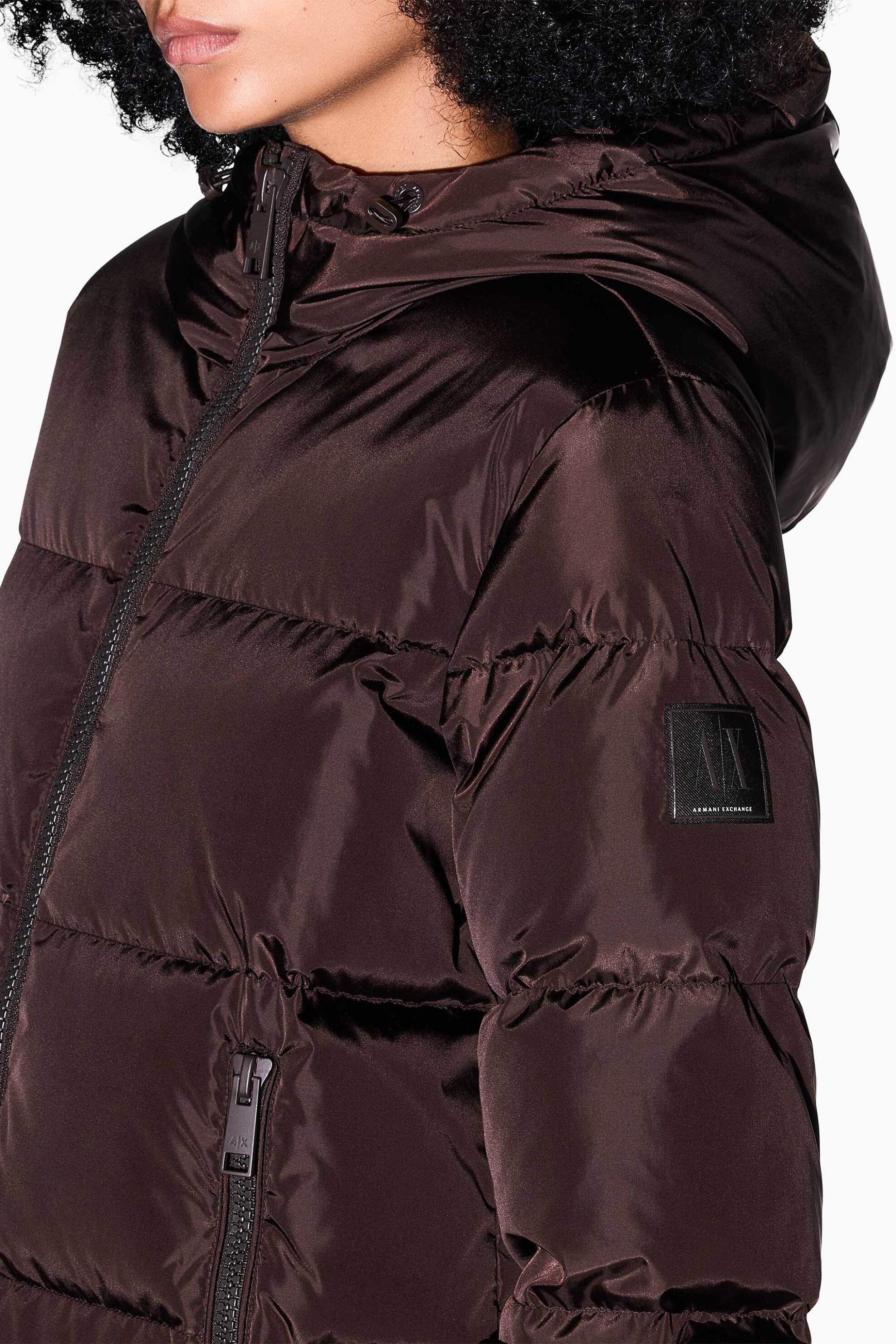 Armani Exchange γυναικείο μακρύ μπουφάν καπιτονέ με κουκούλα και logo patch - XW000251AF12286 Καφέ Σκούρο