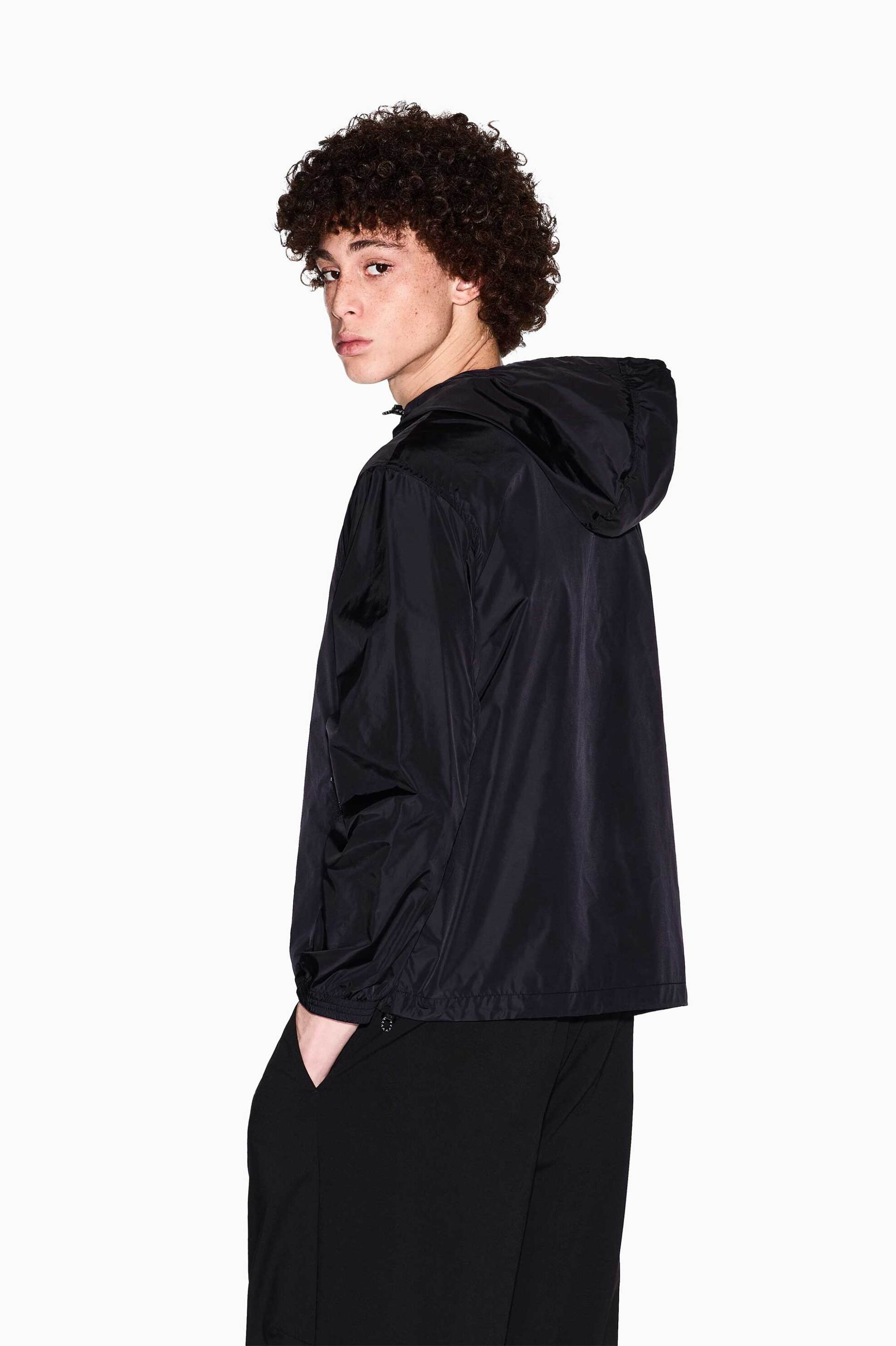 Armani Exchange ανδρικό αντιανεμικό μπουφάν μονόχρωμο με κουκούλα - XM000342AF12285 Μαύρο φωτογραφία