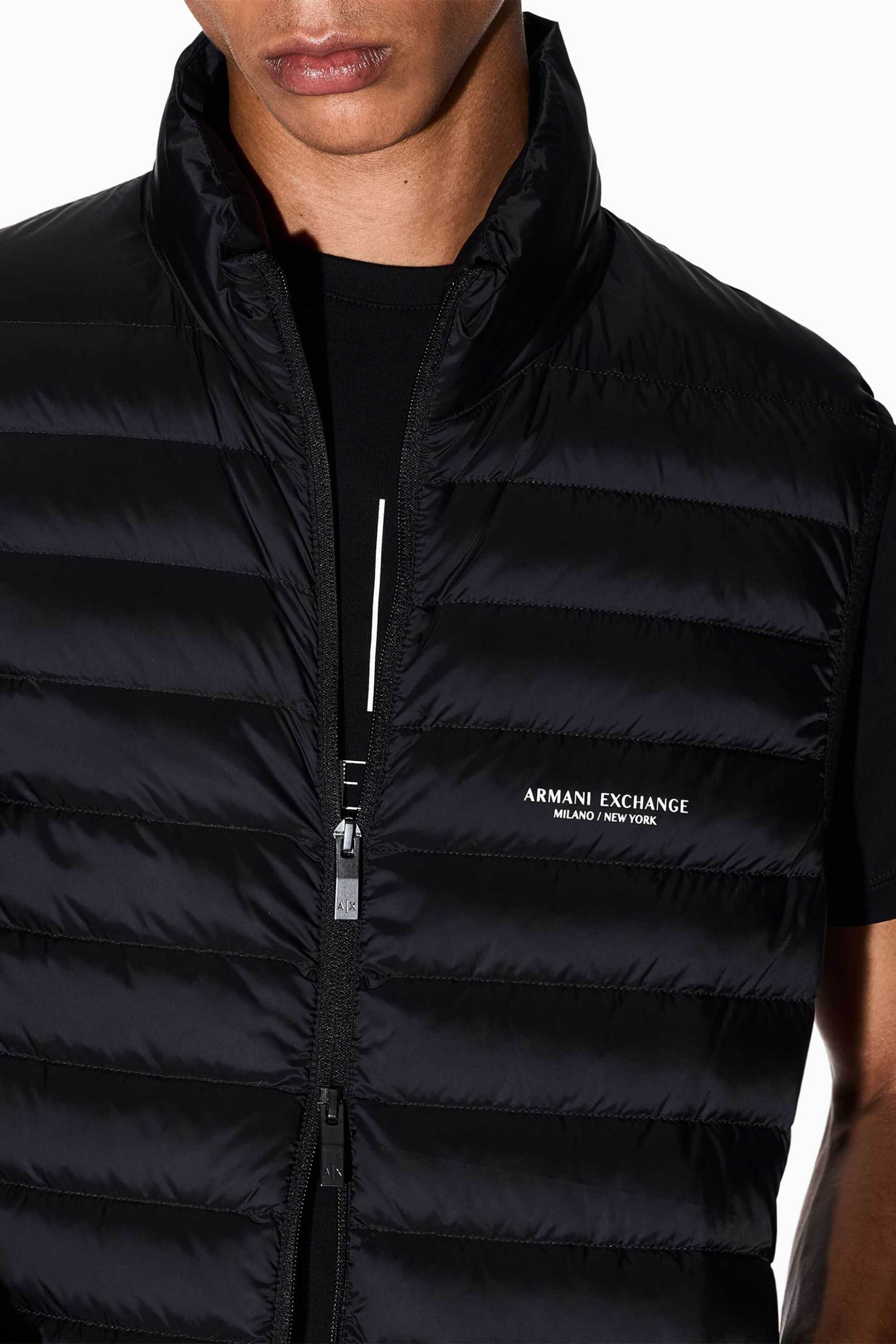 Armani Exchange ανδρικό αμάνικο μπουφάν με καπιτονέ σχέδιο Regular Fit - XM001576AF16927 Μαύρο φωτογραφία