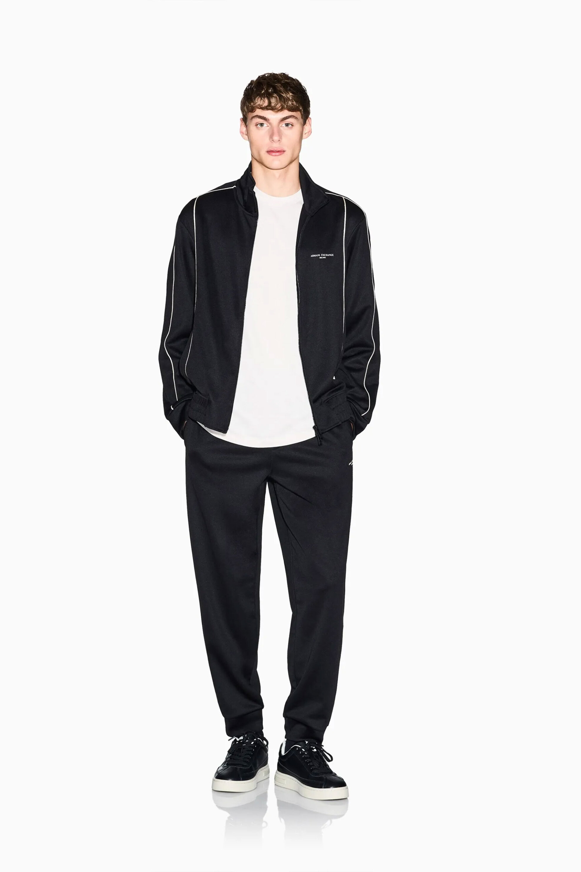 Armani Exchange ανδρικό T-shirt μονόχωμο με logo patch - XM001426AF10362 Λευκό φωτογραφία