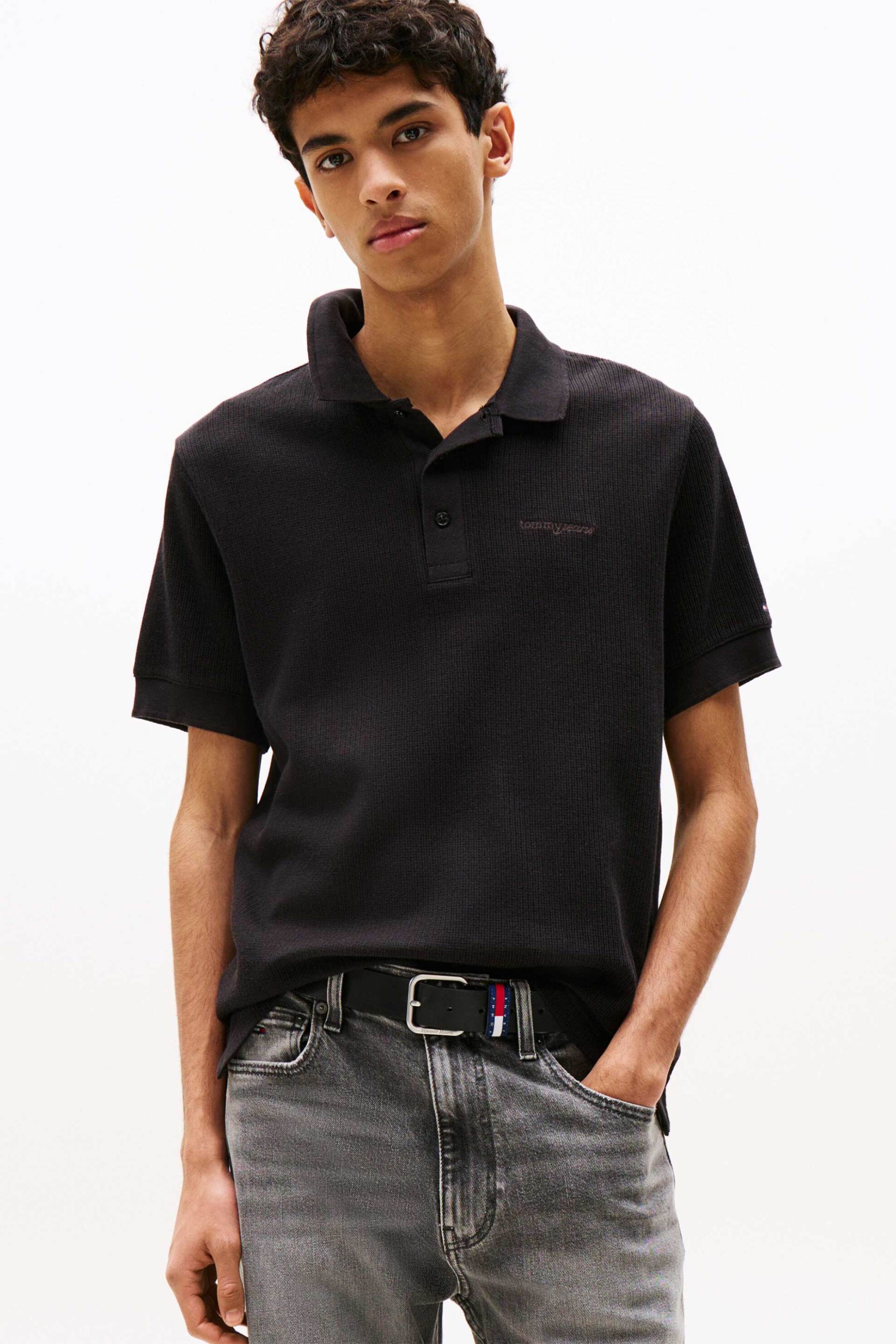 Tommy Jeans ανδρική μπλούζα πόλο με waffle pattern και κεντημένο logo Regular Fit - DM0DM21935 Μαύρο