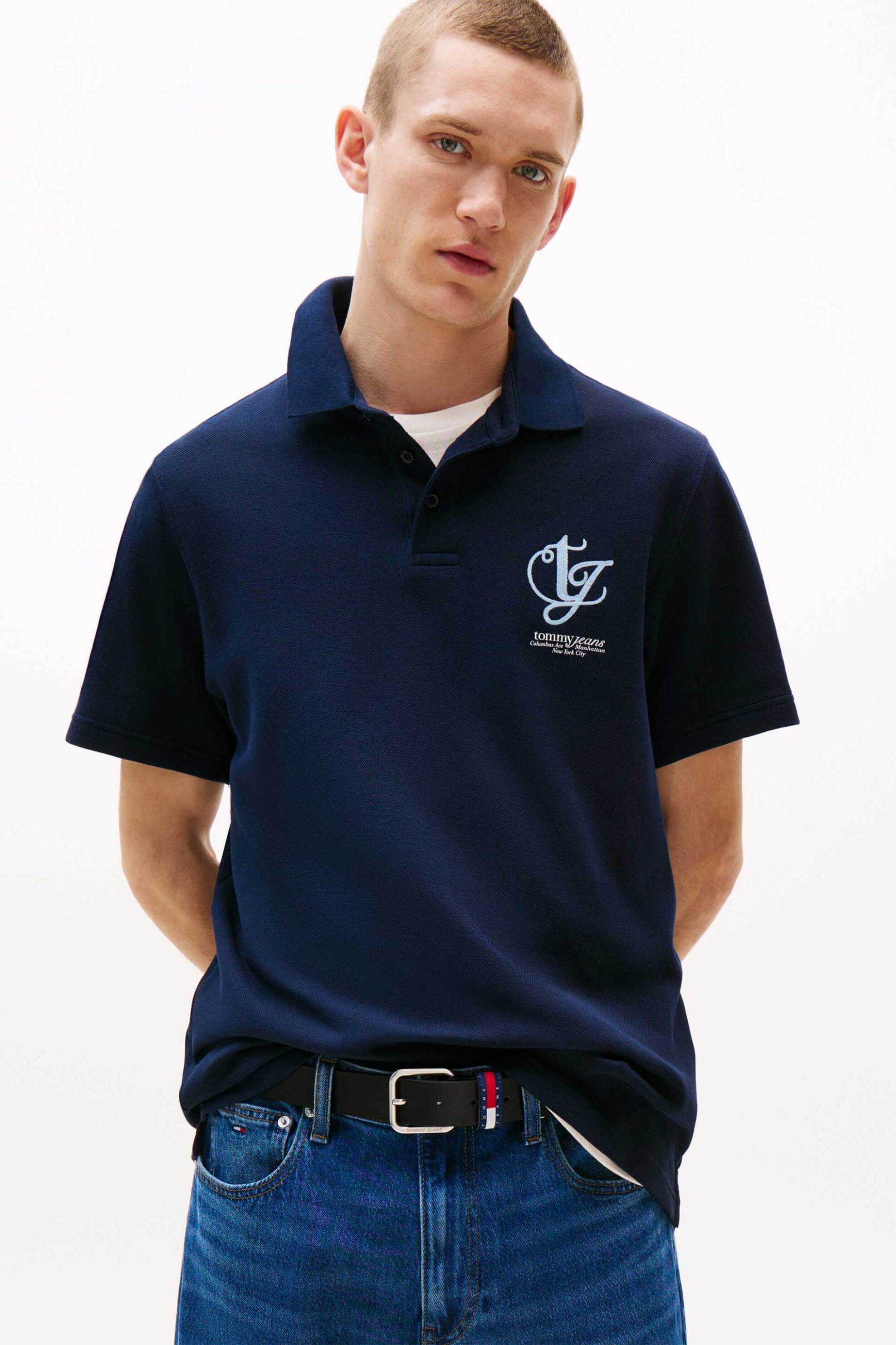 Tommy Jeans ανδρική μπλούζα πόλο με κετνημένο λογότυπο Relaxed Fit - DM0DM21909 Μπλε Σκούρο