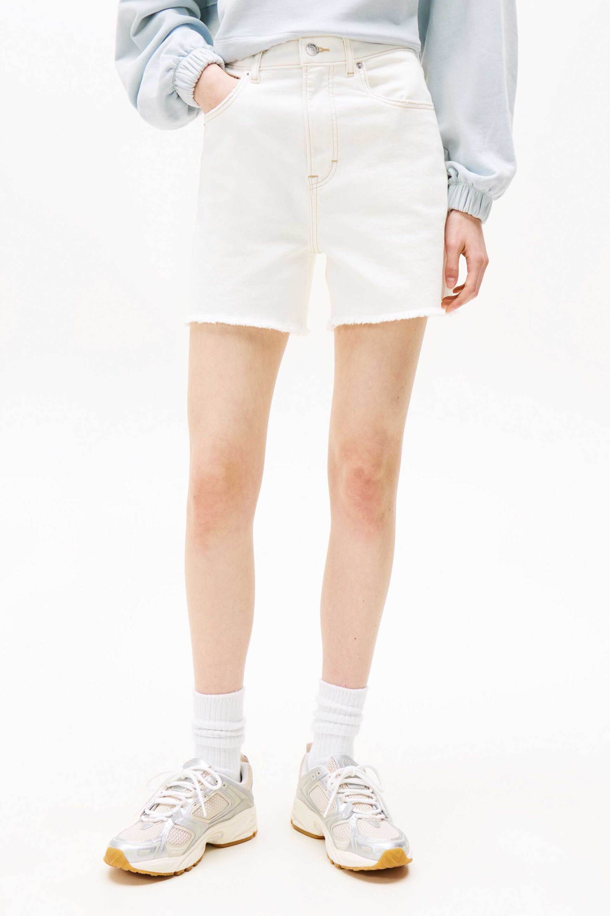 Tommy Jeans γυναικείο denim σορτς πεντάτσεπο Mom Fit - DW0DW20093 Λευκό φωτογραφία
