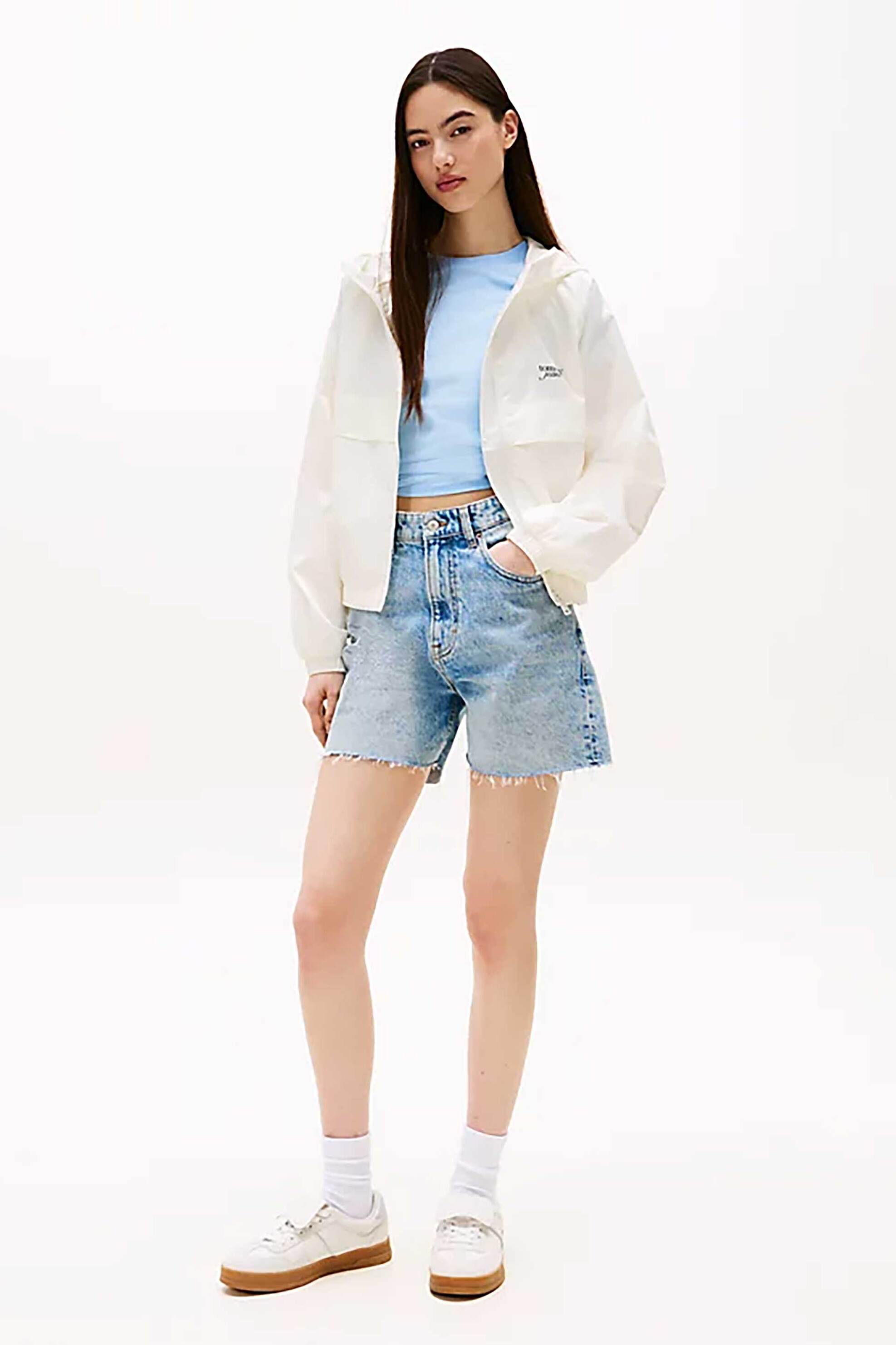 Tommy Jeans γυναικείο αντιανεμικό μπουφάν με logo print - DW0DW20952 Λευκό φωτογραφία