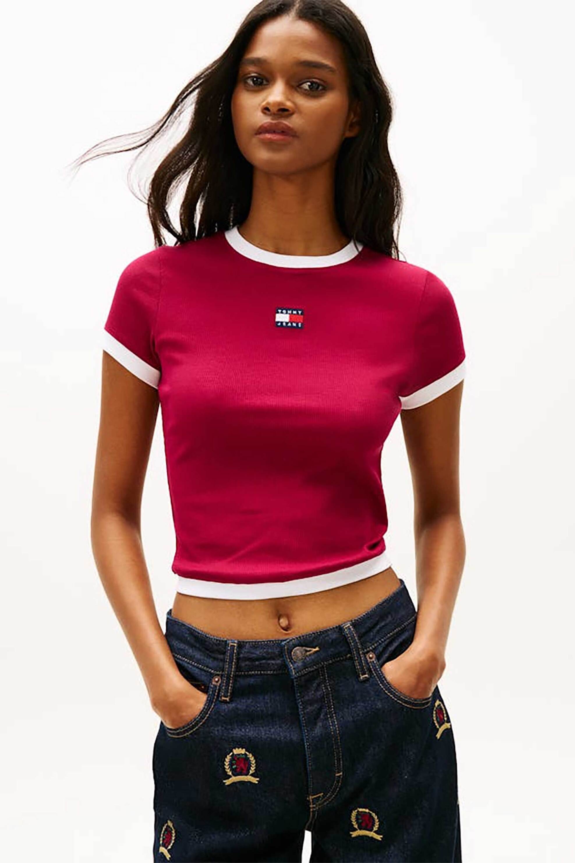 Tommy Jeans γυναικείο T-shirt cropped με letter logo print στο στήθος - DW0DW22575 Κόκκινο Καρπουζί