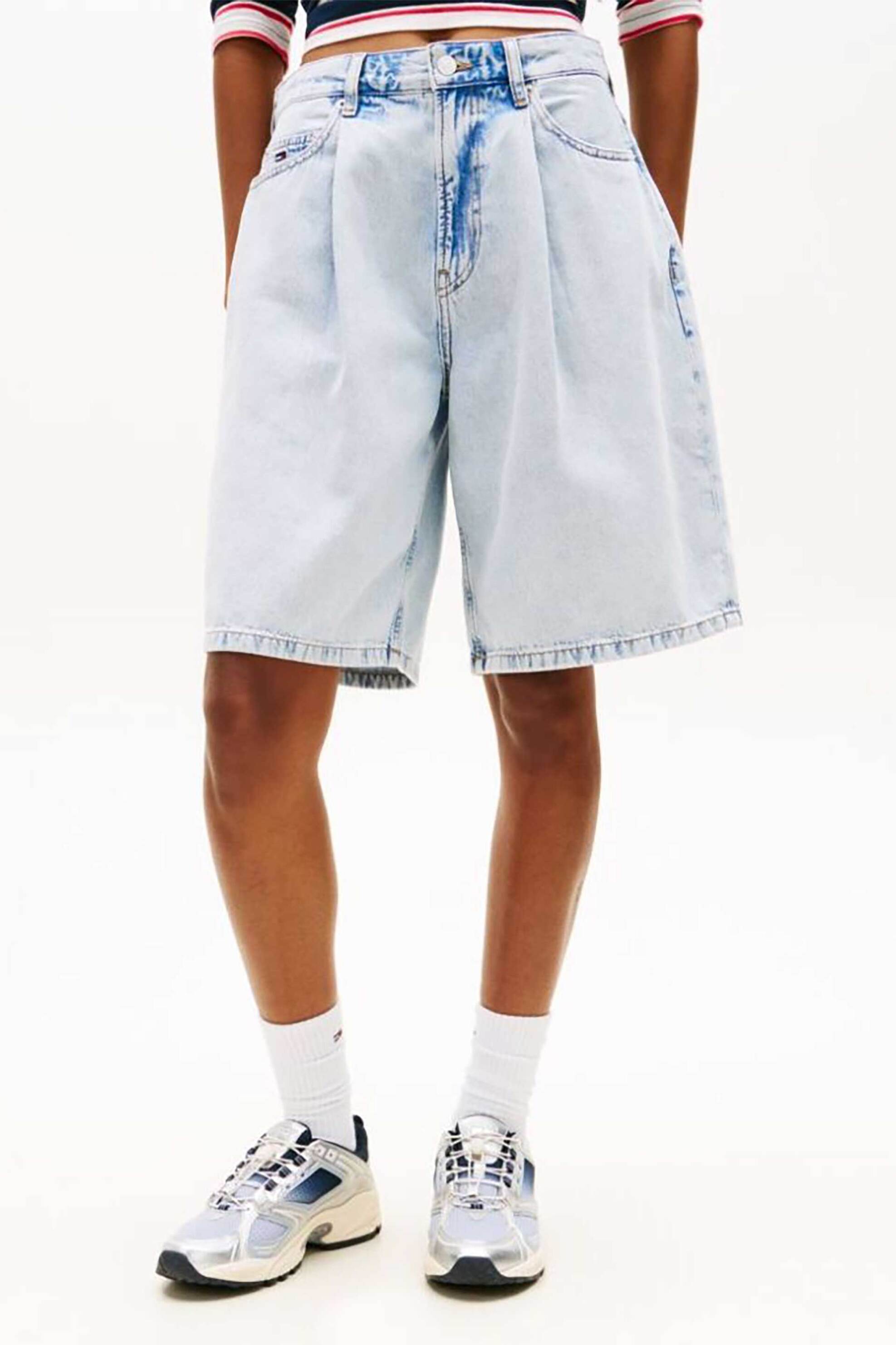 TOMMY JEANS Tommy Jeans γυνακεία denim βερμούδα με πιέτες Loose Fit - DW0DW22709 Denim Blue Ανοιχτό - 2