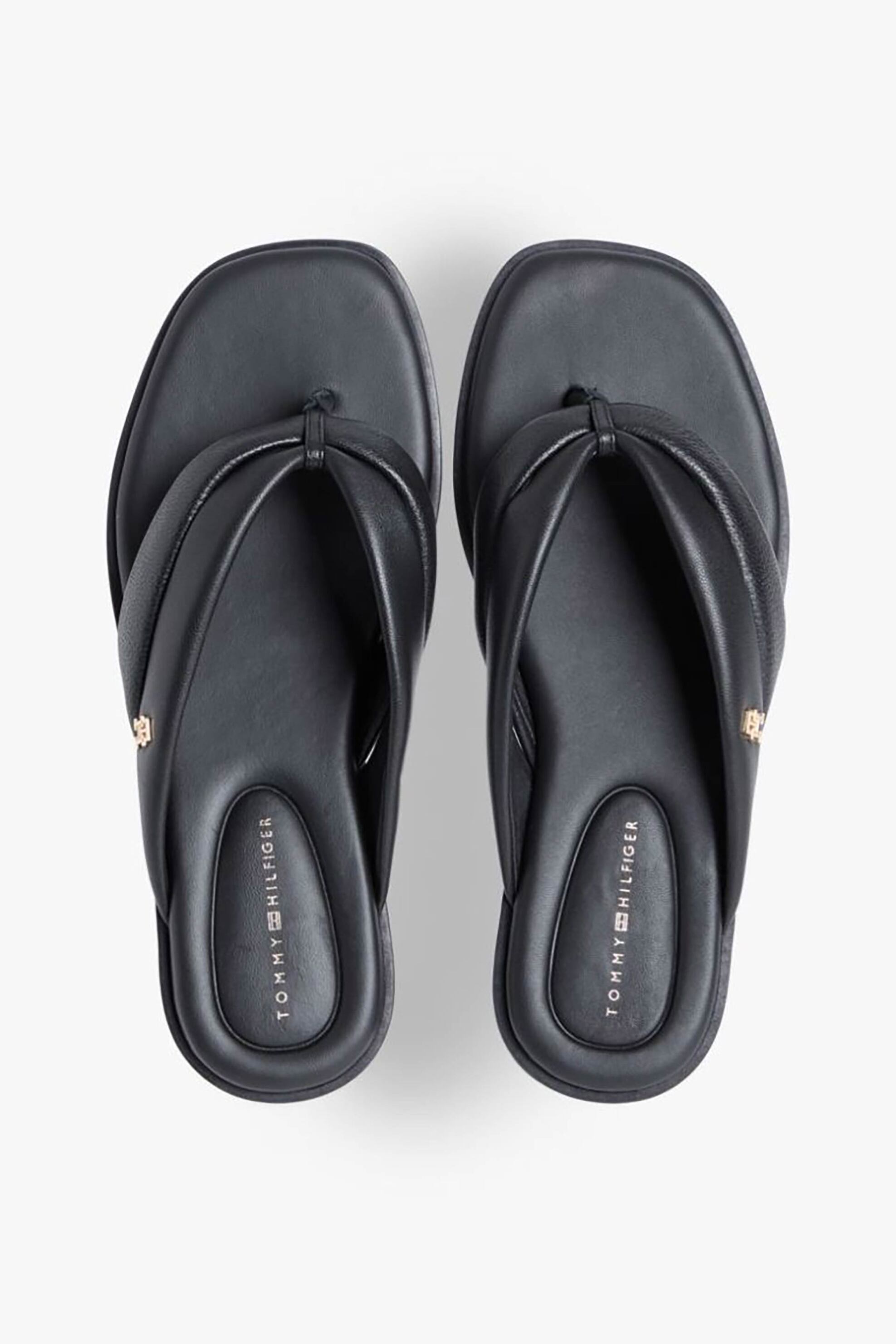 TOMMY HILFIGER Tommy Hilfiger γυναικεία δερμάτινα σανδάλια με ανάγλυφο monogram - FW0FW09216 Μαύρο - 3