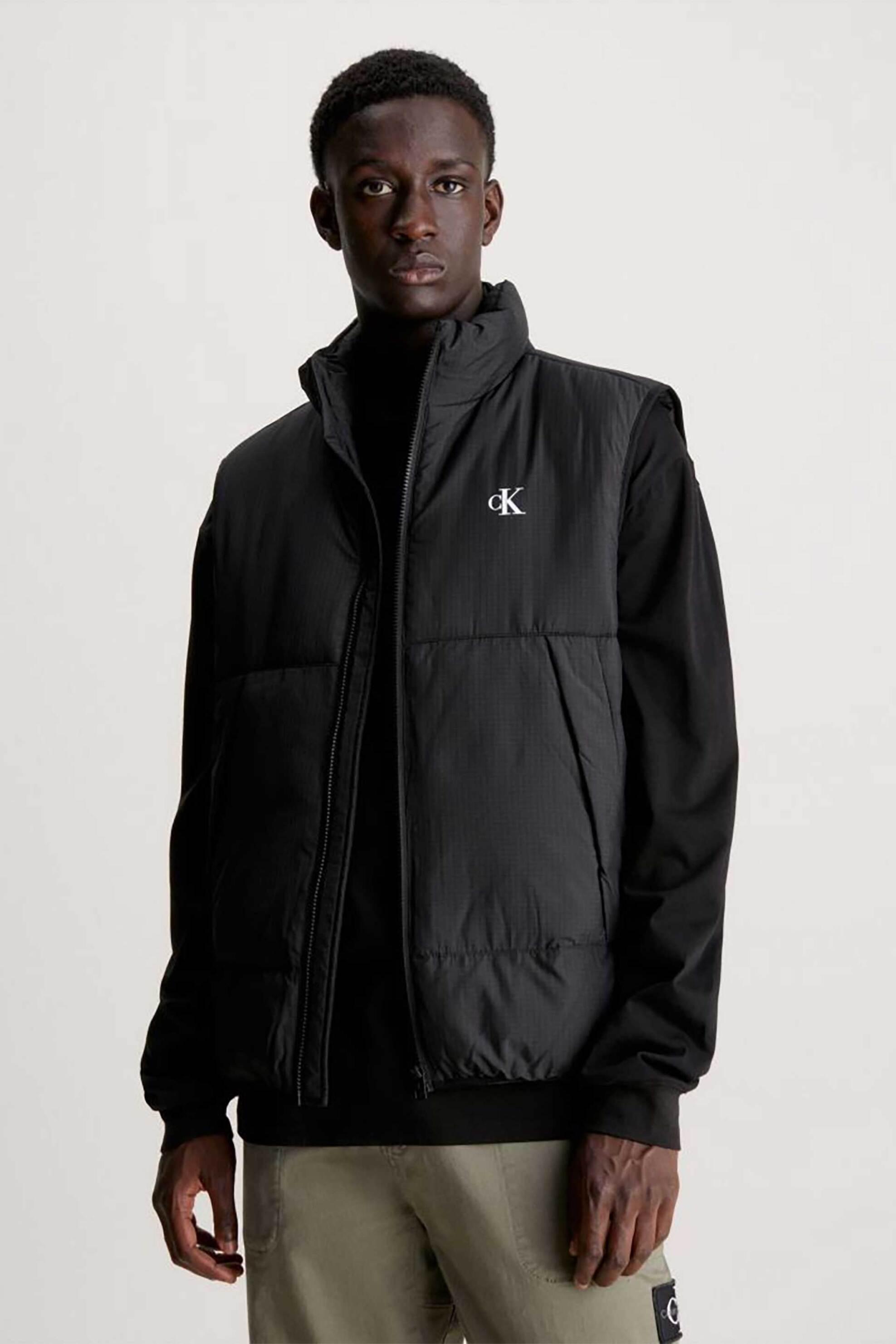 CK Jeans ανδρικό αμάνικο μπουφάν με λογότυπο και ψηλό λαιμό Regular Fit - J30J324656 Μαύρο