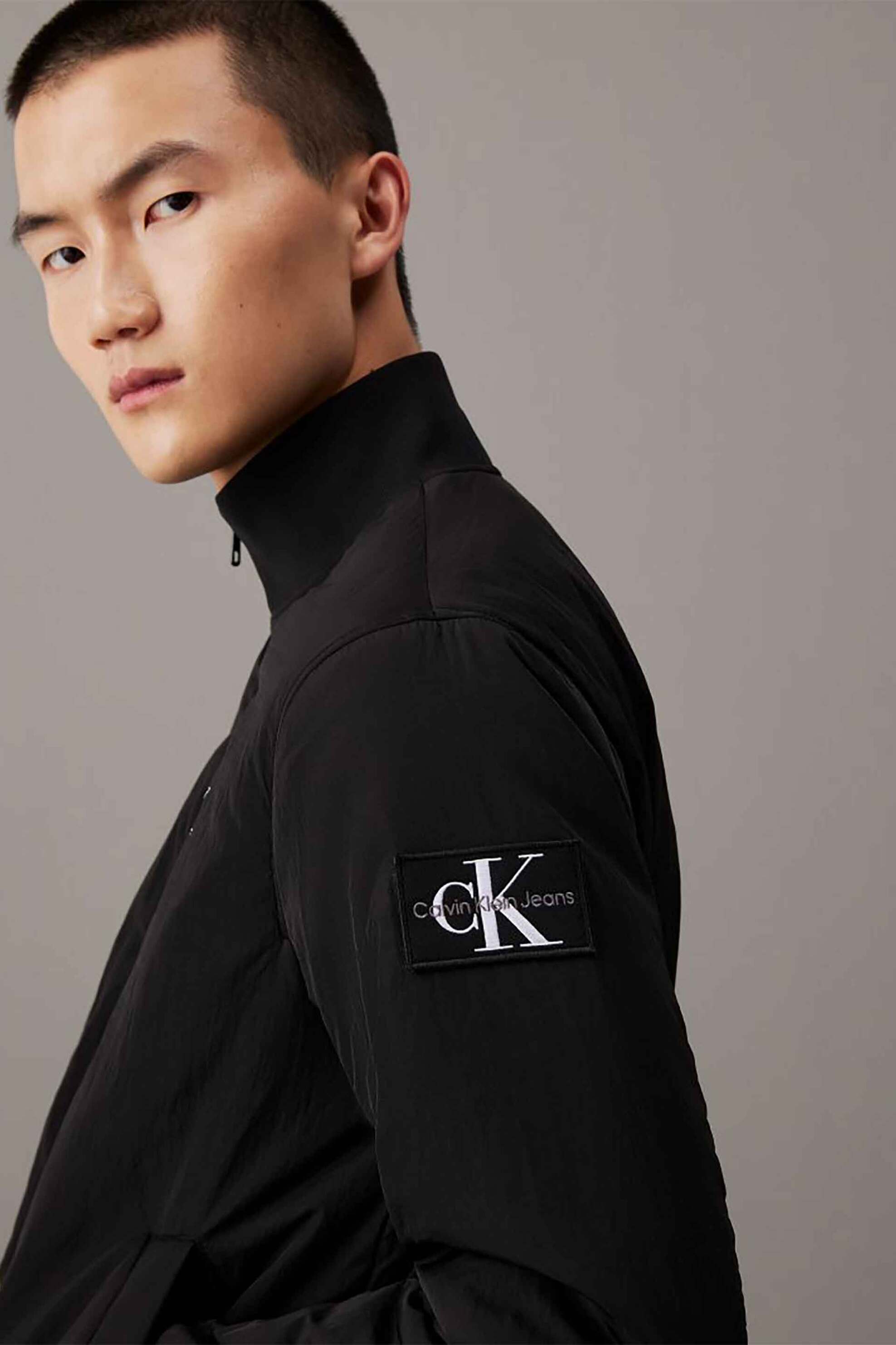 CK Jeans ανδρικό bomber με ribbed γιακά και μονόγραμμα - J30J325592 Μαύρο φωτογραφία