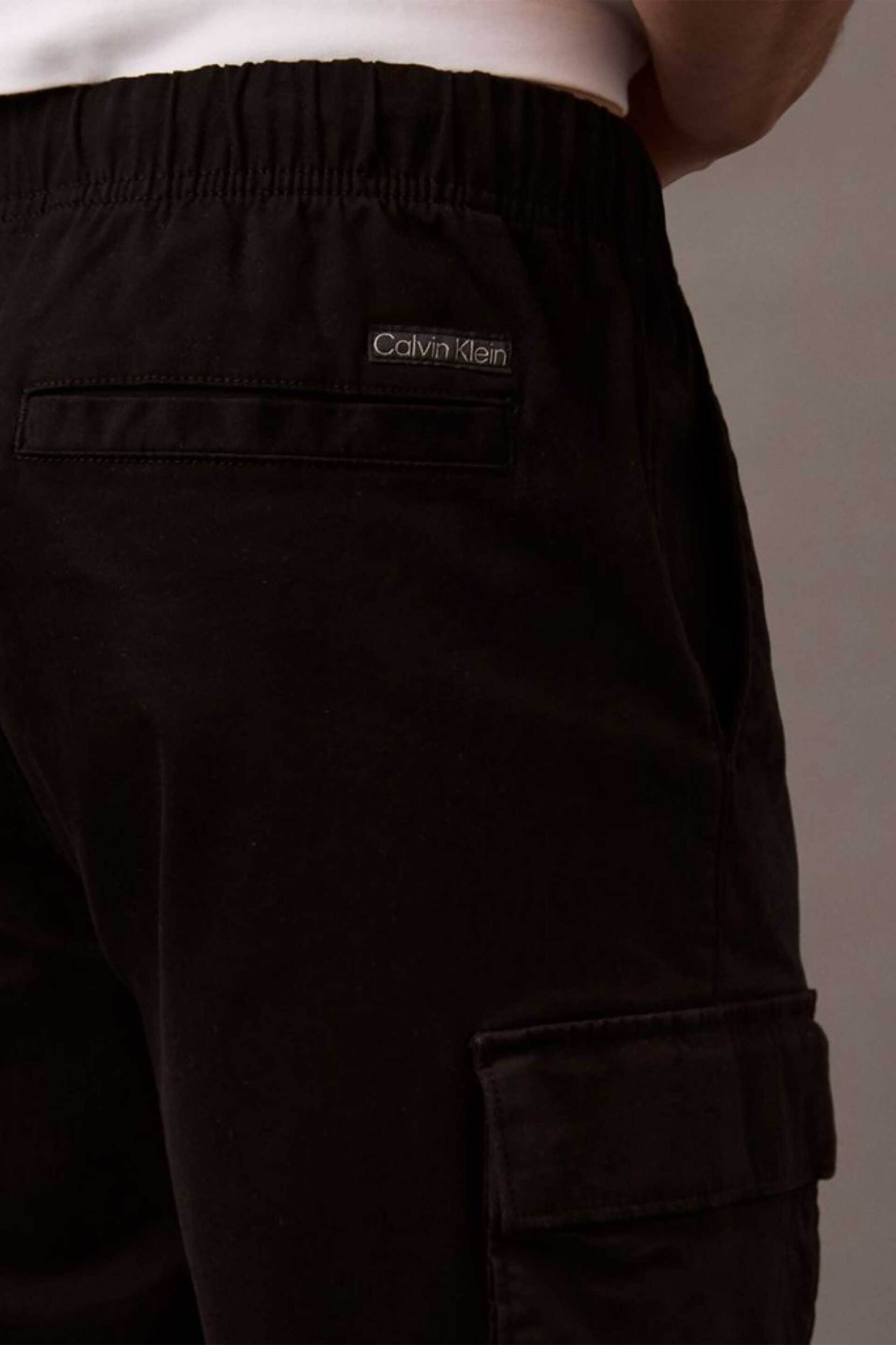 Calvin Klein Jeans Ανδρική Βερμούδα Cargo με Ελαστική Μέση Και Λογότυπο Regular Fit - Lv04Rb618G Μαύρο