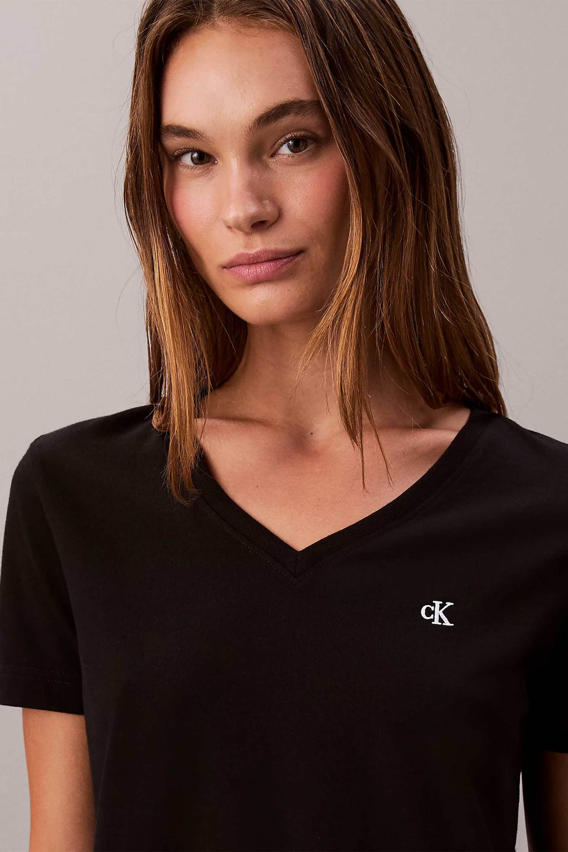 Calvin Klein Jeans γυναικείο T-shirt με V και κεντημένο monogram Relaxed Fit - LV047B205G Μαύρο