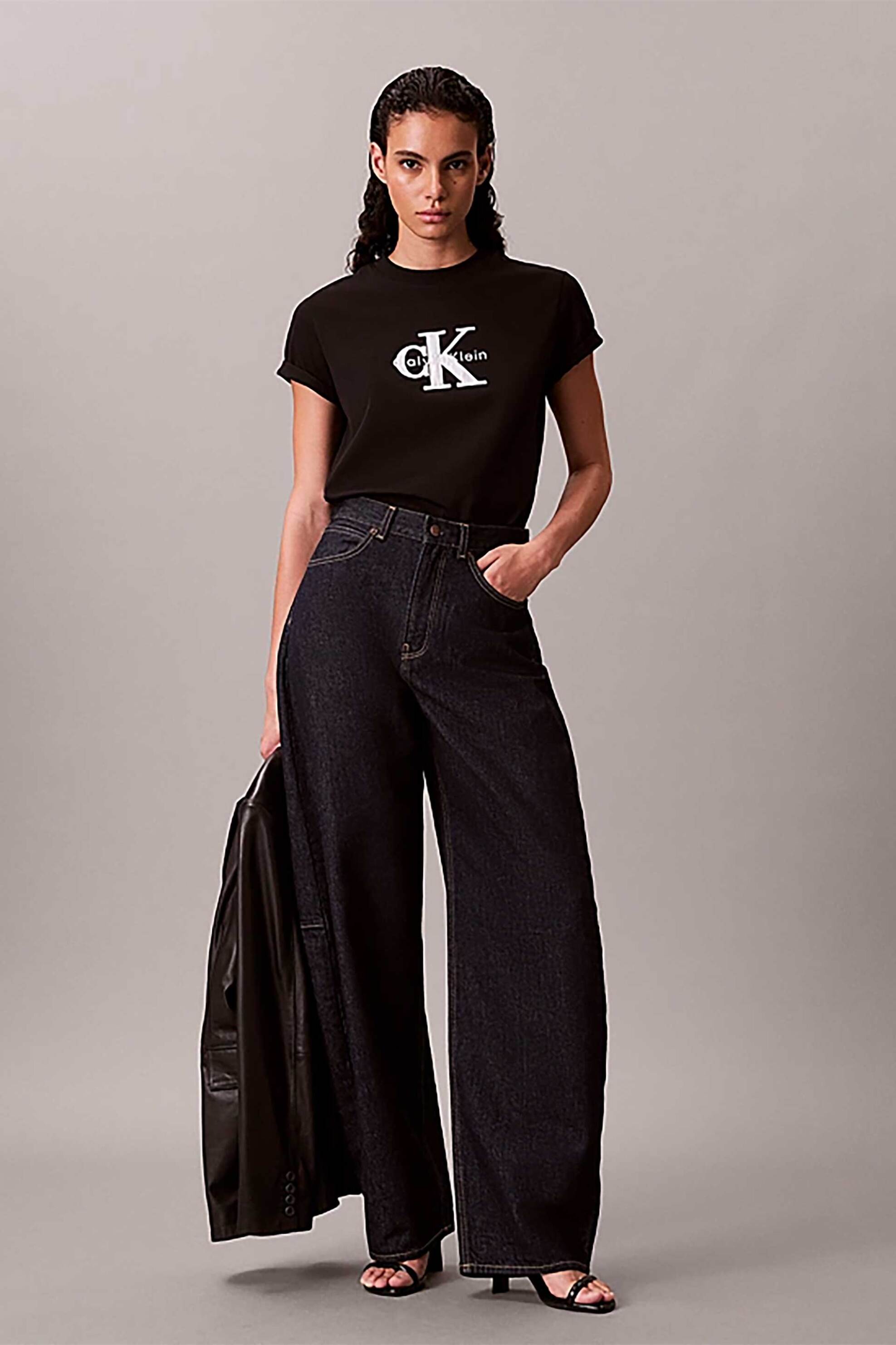 CALVIN KLEIN JEANS Calvin Klein Jeans γυναικείο T-shirt μονόχρωμο με λογότυπο Regular Fit - LV047E819G Μαύρο - 2