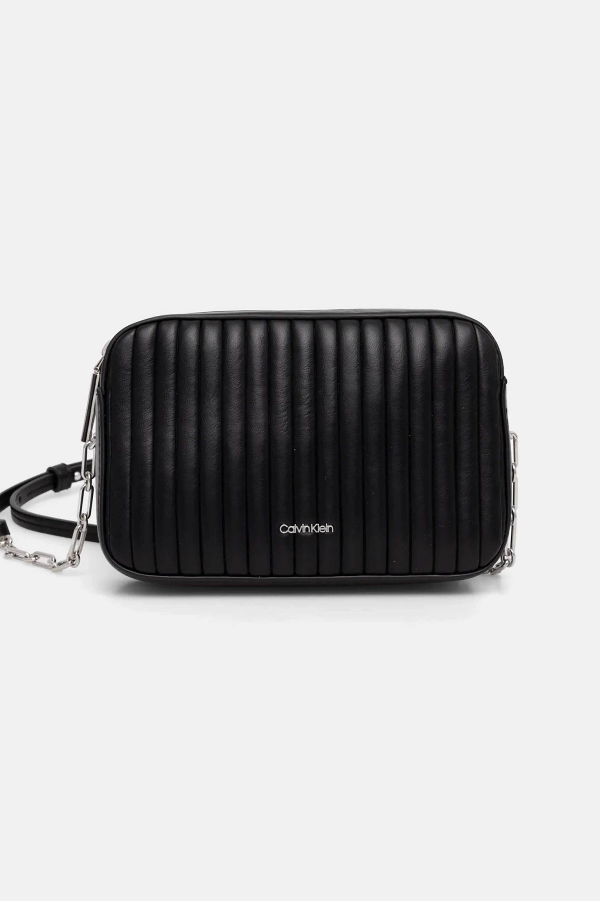 Calvin Klein Jeans γυναικεία τσάντα crossbody με ανάγλυφο ριγέ σχέδιο και μεταλλικό λογότυπο - K60K613078 Μαύρο