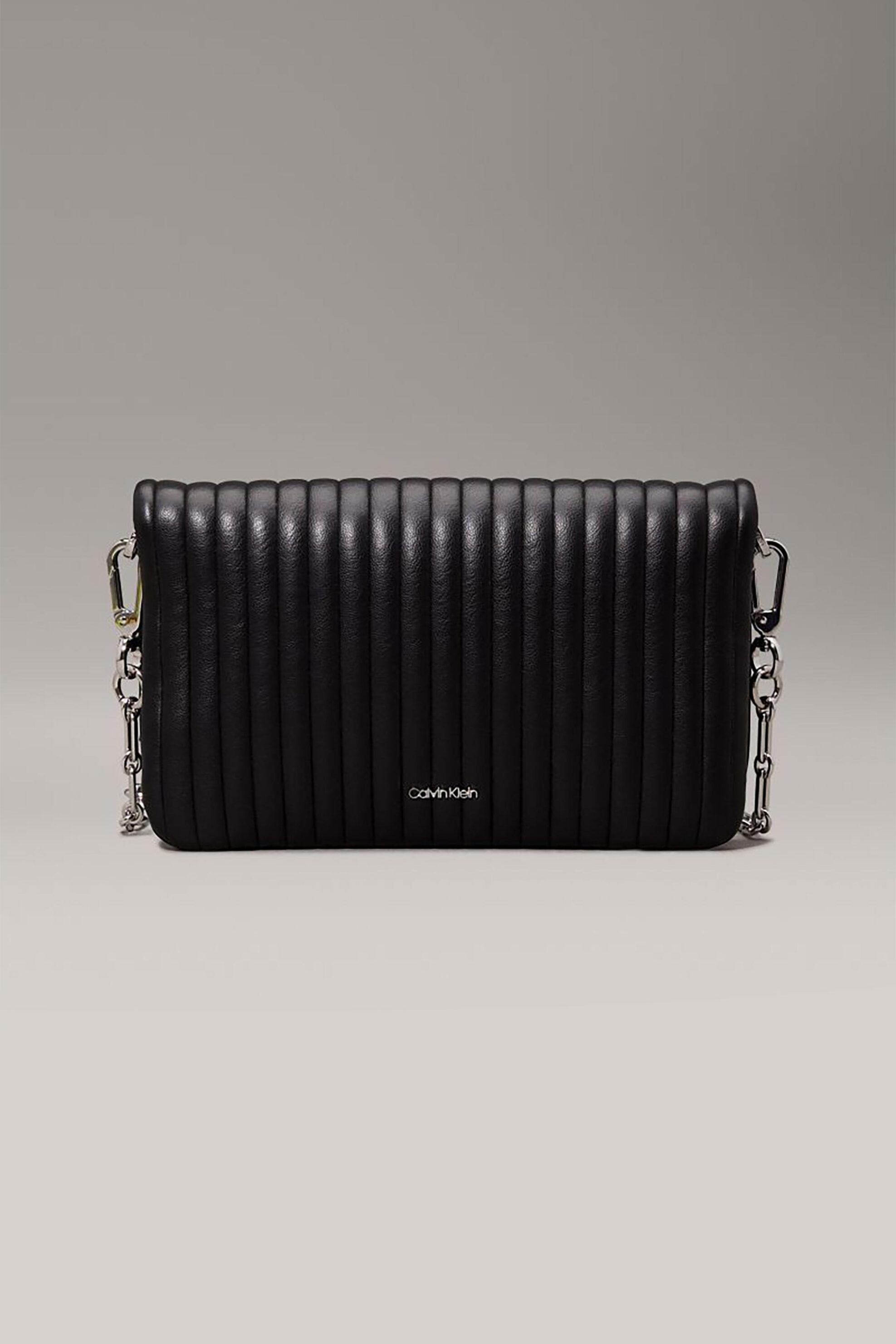 Calvin Klein Jeans γυναικεία τσάντα crossbody με ανάγλυφο ριγέ σχέδιο και μεταλλικό λογότυπο - K60K613079 Μαύρο