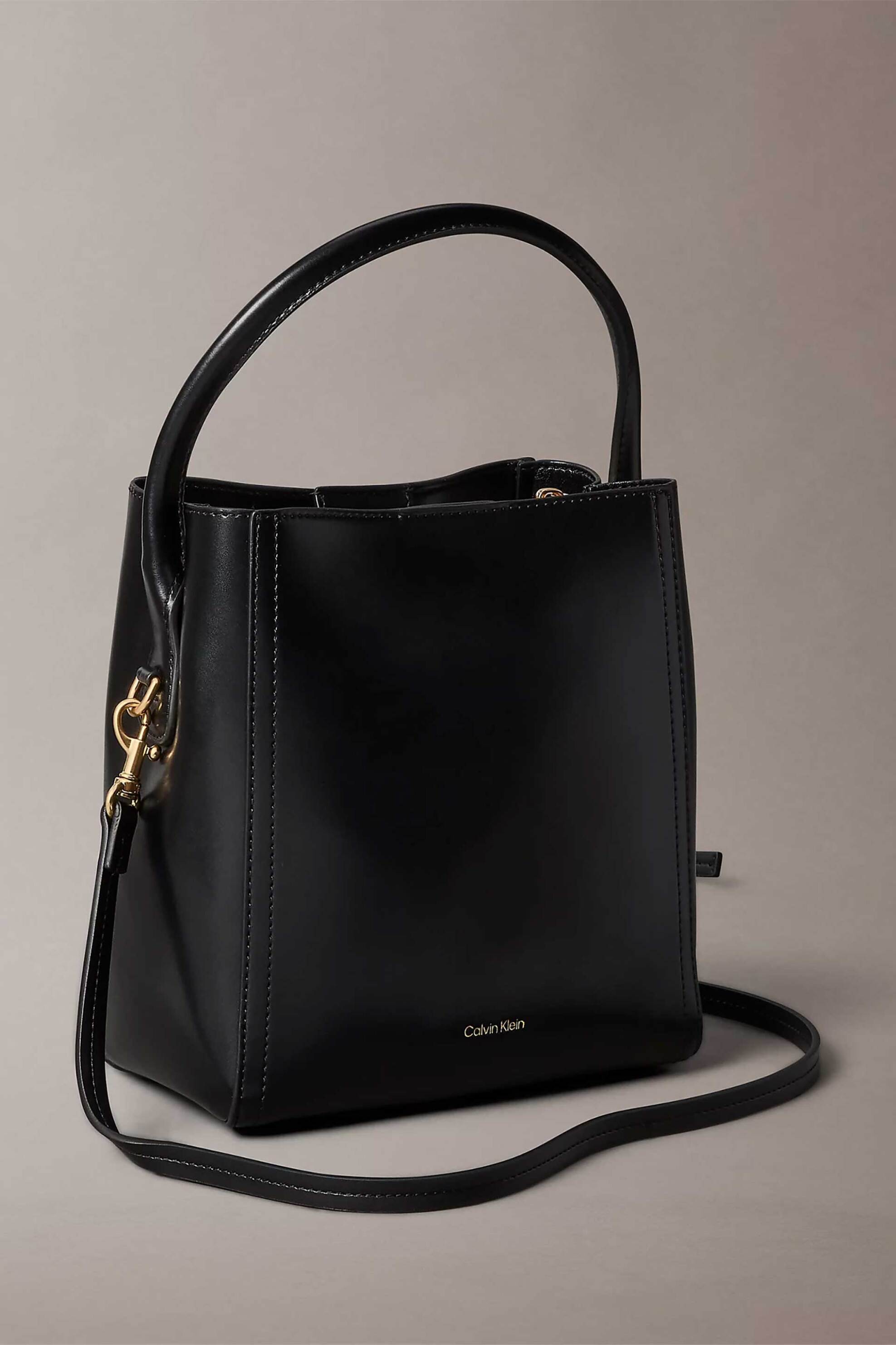 Calvin Klein Jeans γυναικεία τσάντα bucket με monogram - LV04F3174G Μαύρο