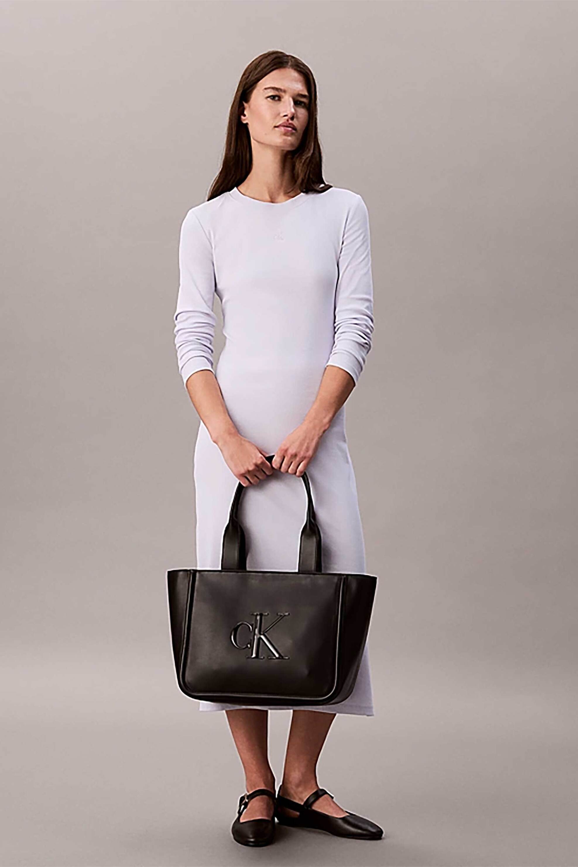 Calvin Klein Jeans Γυναικεία Τσάντα Tote Μονόχρωμη με Ανάγλυφο Λογότυπο - Lv04F3218G Μαύρο
