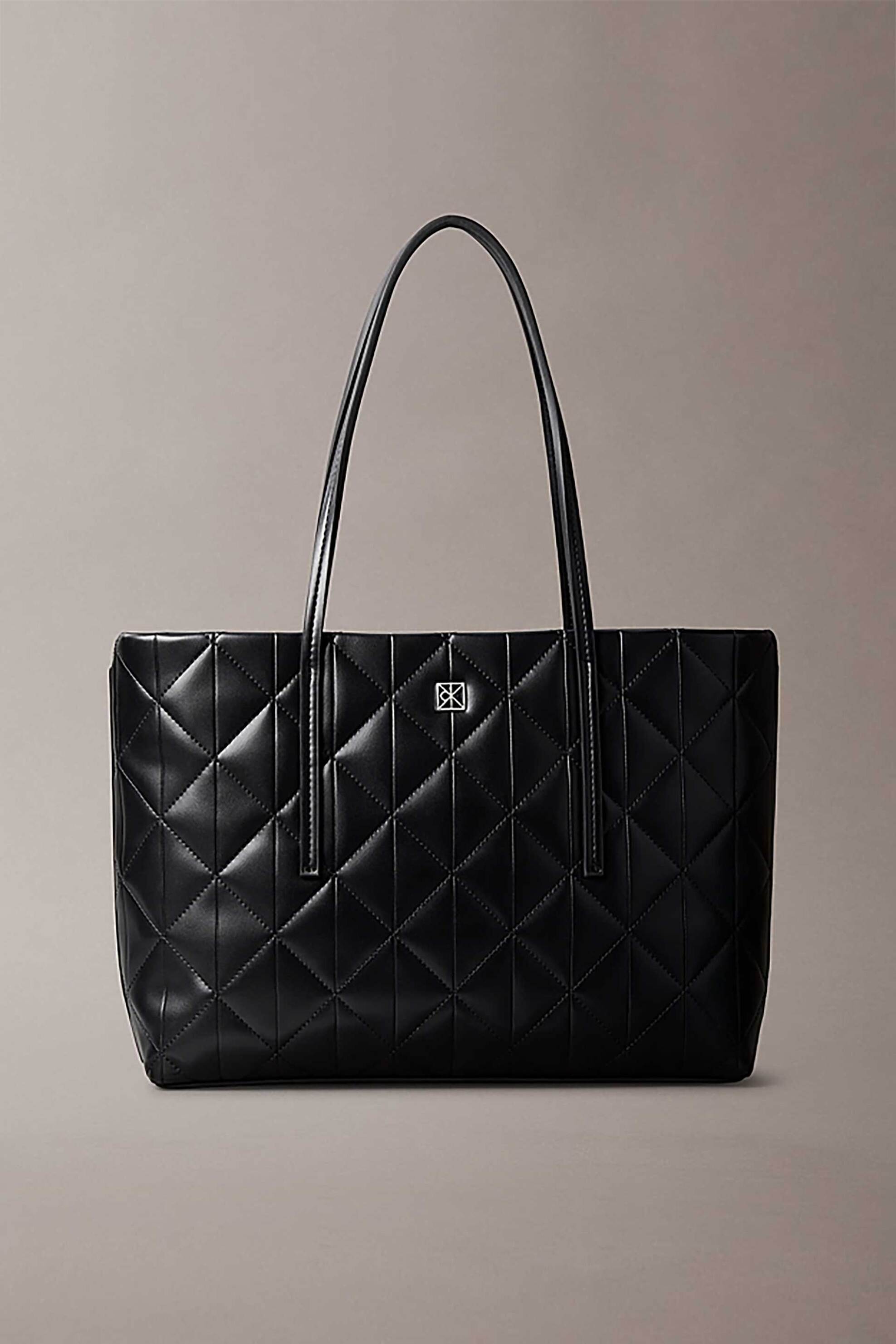 CK Jeans γυναικεία τσάντα tote με καπιτονέ σχέδιο και μεταλλικό monogram - LV04F3325G Μαύρο