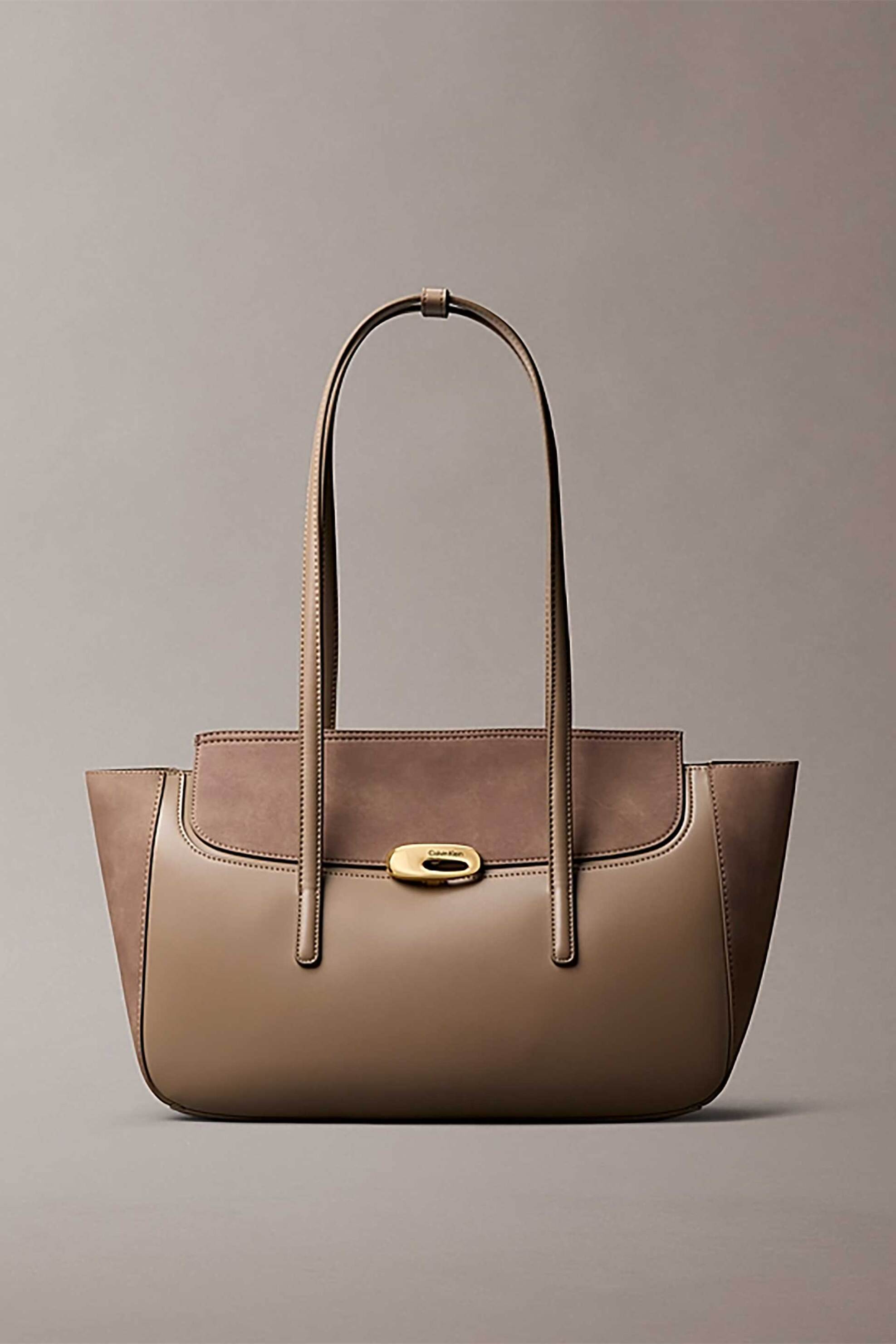 Calvin Klein Jeans γυναικεία τσάντα tote μονόχρωμη με μεταλλικό λογότυπο - LV04F3336G Μπεζ