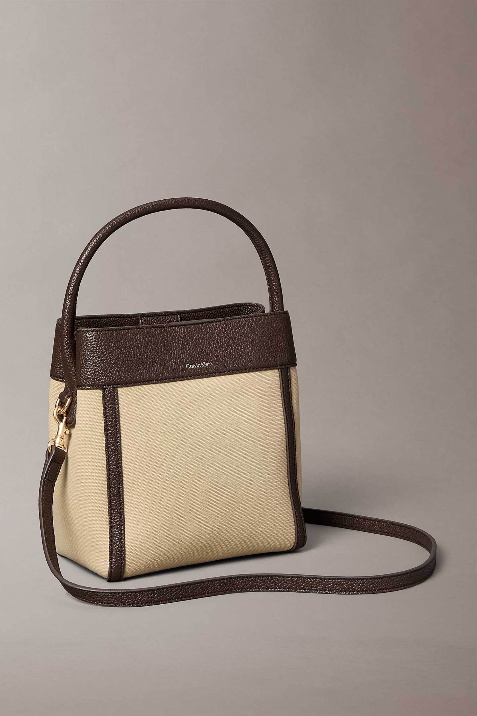 Calvin Klein Jeans γυναικεία canvas τσάντα bucket με monogram - LV04F3348G Μπεζ