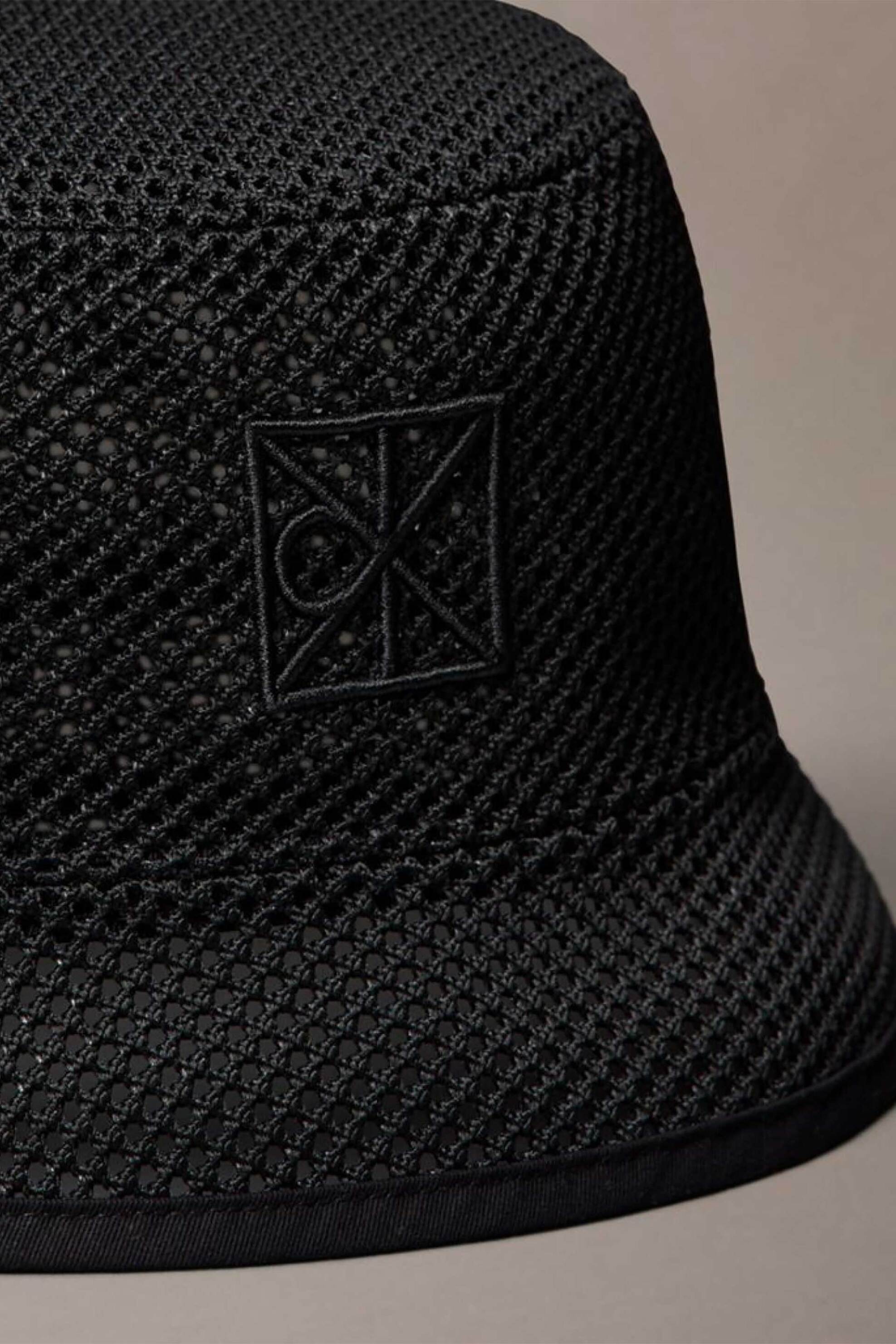 Calvin Klein Jeans Γυναικείο Καπέλο Bucket με Διάτρητο Σχέδιο Και Monogram - Lv04F5071G Μαύρο