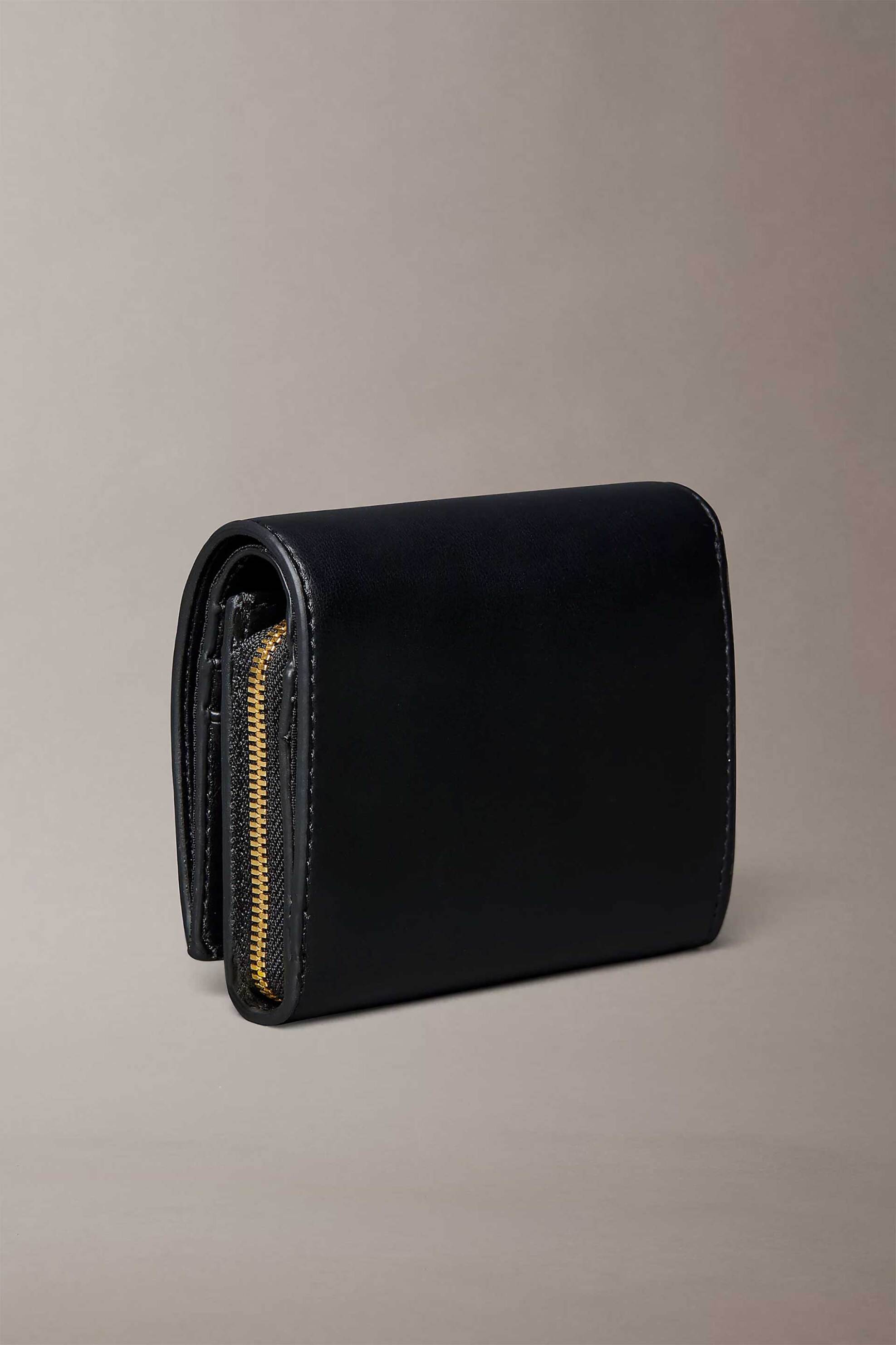 Calvin Klein Jeans γυναικείο πορτοφόλι με ανάγλυφο monogram - LV04F1156G Μαύρο