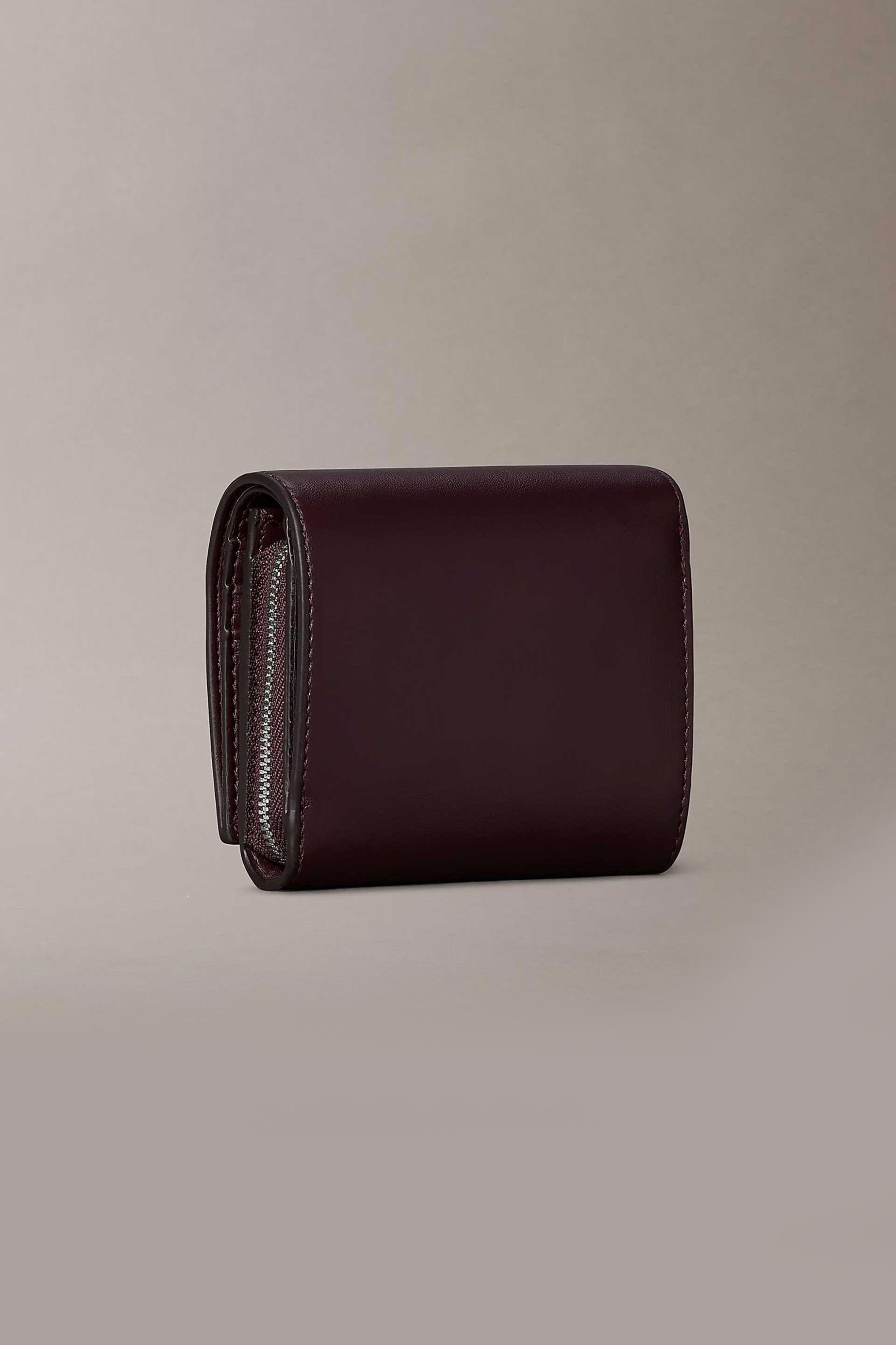 Calvin Klein Jeans γυναικείο πορτοφόλι με ανάγλυφο monogram - LV04F1156G Μοβ