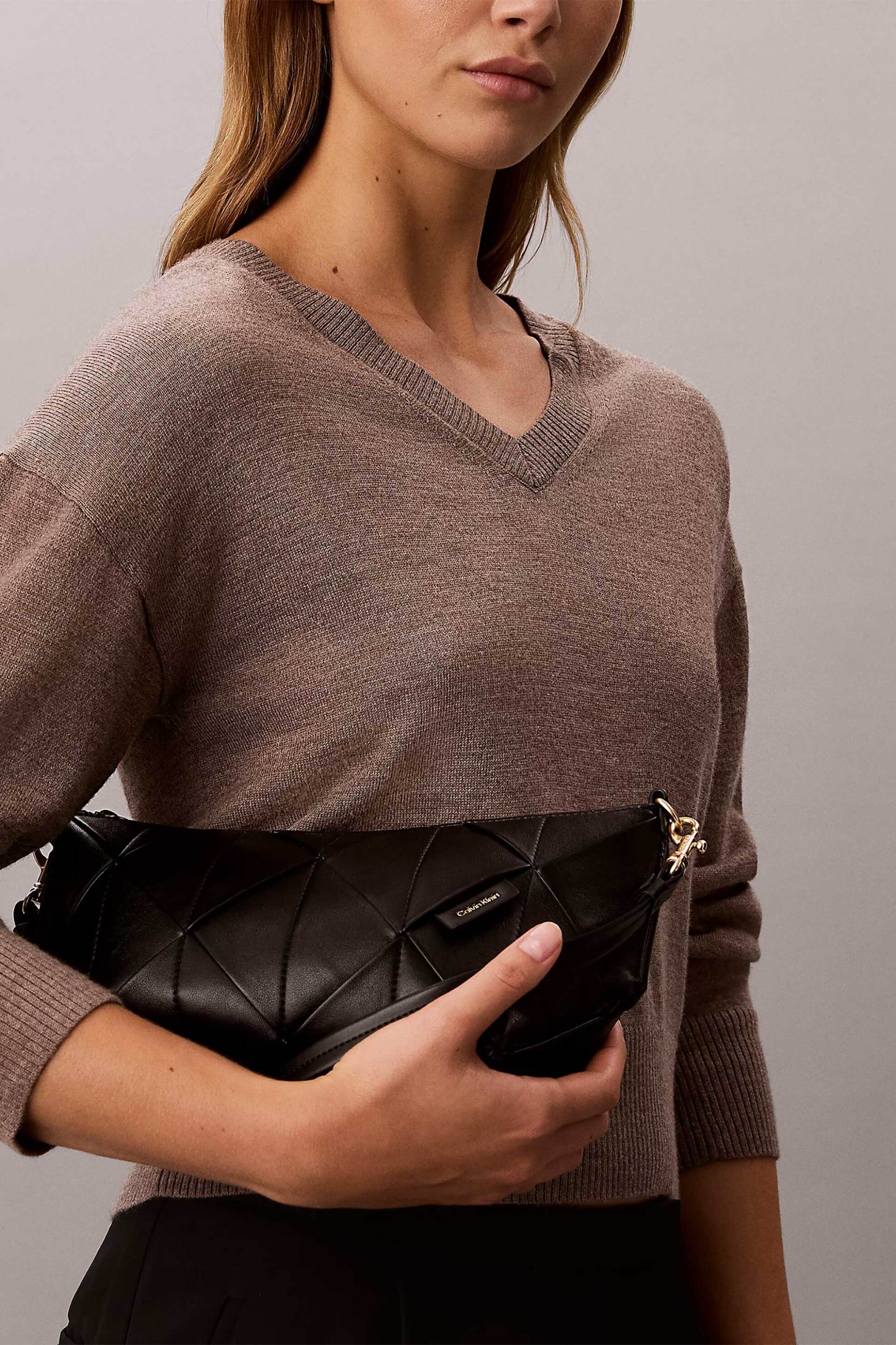 Calvin Klein Jeans Γυναικεία Τσάντα Ώμου με Λογότυπο Και Αποσπώμενη Θήκη - Lv04F3546G Μαύρο