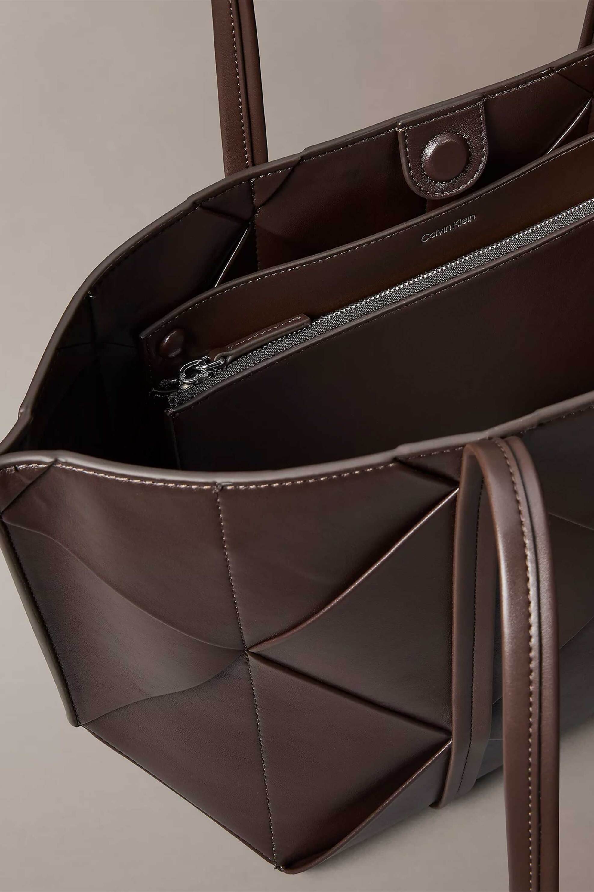 CALVIN KLEIN JEANS Calvin Klein Jeans γυναικεία τσάντα tote με λογότυπο και αποσπώμενη θήκη (M) - LV04F3548G Καφέ Σκούρο - 3