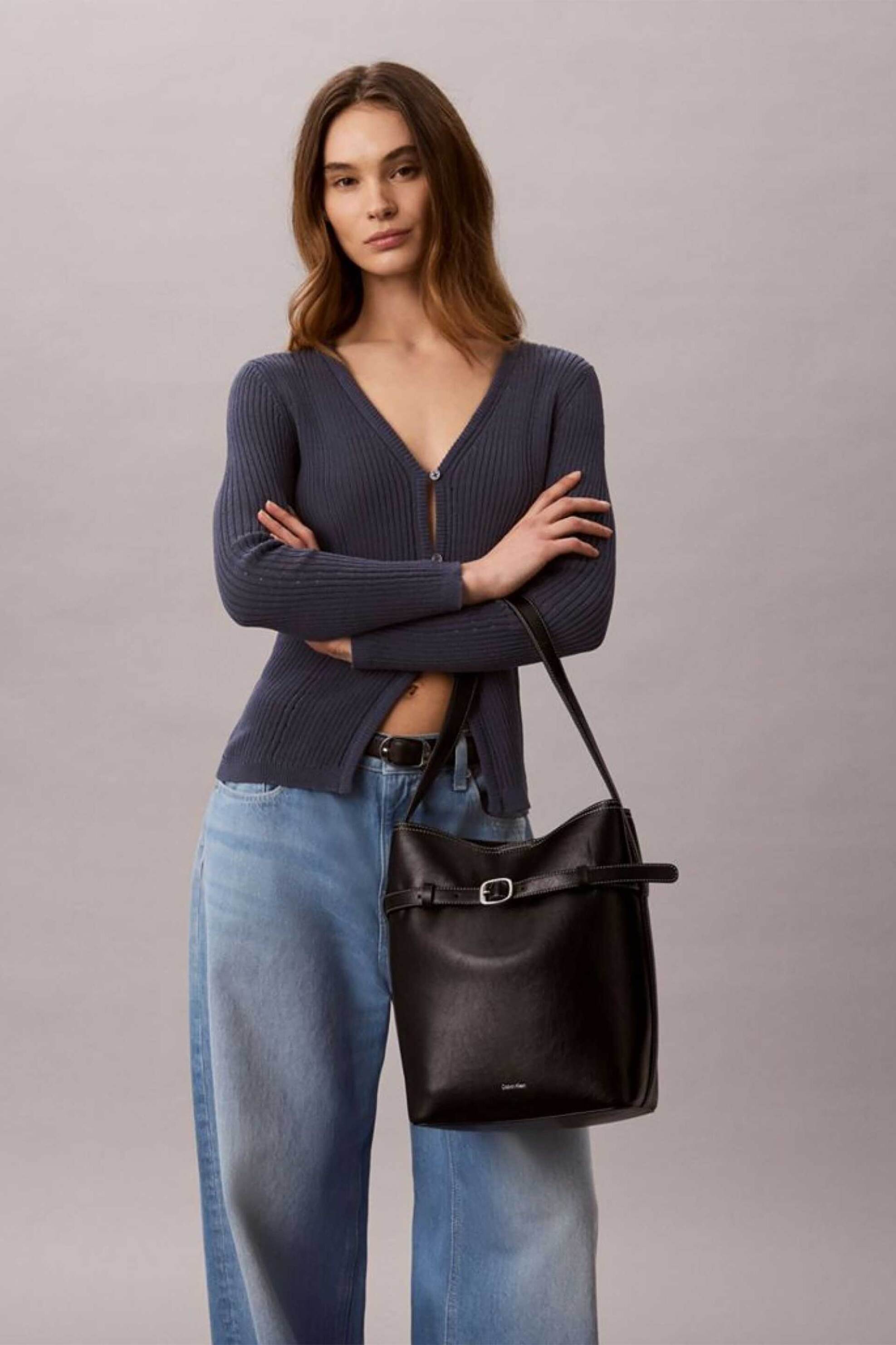 CALVIN KLEIN JEANS Calvin Klein Jeans γυναικεία τσάντα bucket με λογότυπο (M) - LV04F3551G Μαύρο - 4