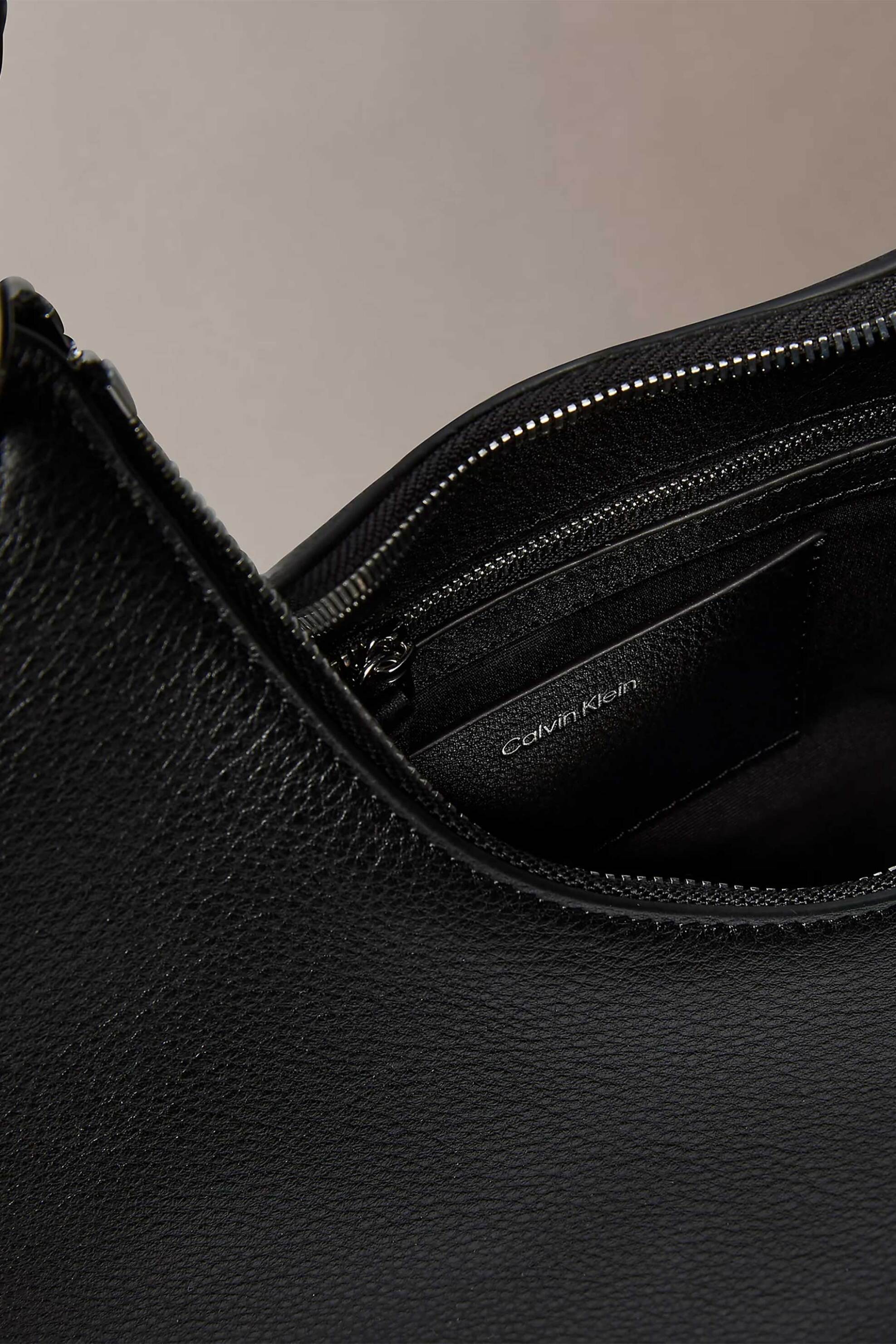 CALVIN KLEIN JEANS Calvin Klein Jeans γυναικεία δερμάτινη τσάντα ώμου με λογότυπο - LV04F3657G Μαύρο - 3