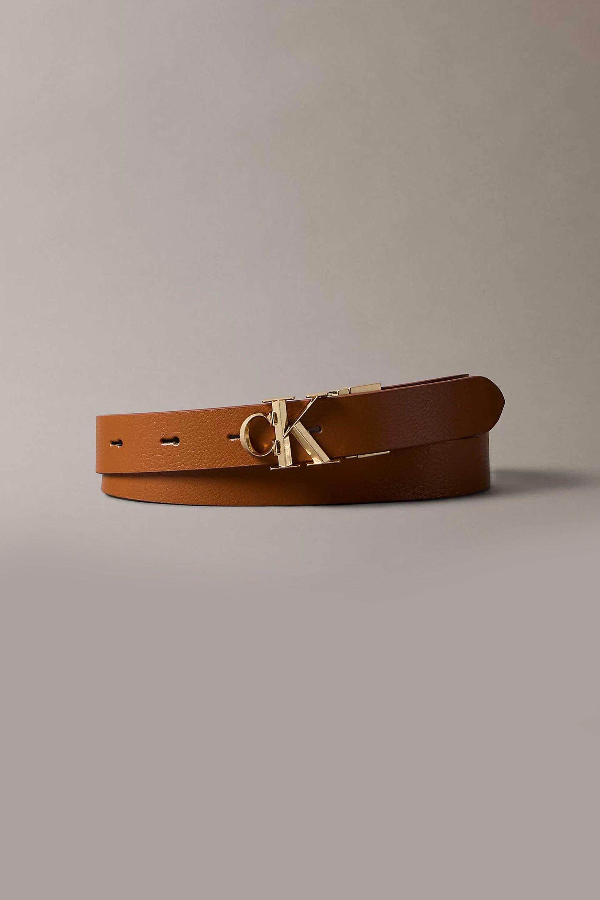 Calvin Klein Jeans γυναικεία δερμάτινη ζώνη διπλής όψης με μεταλλικό monogram - LV04F7044G Ταμπά