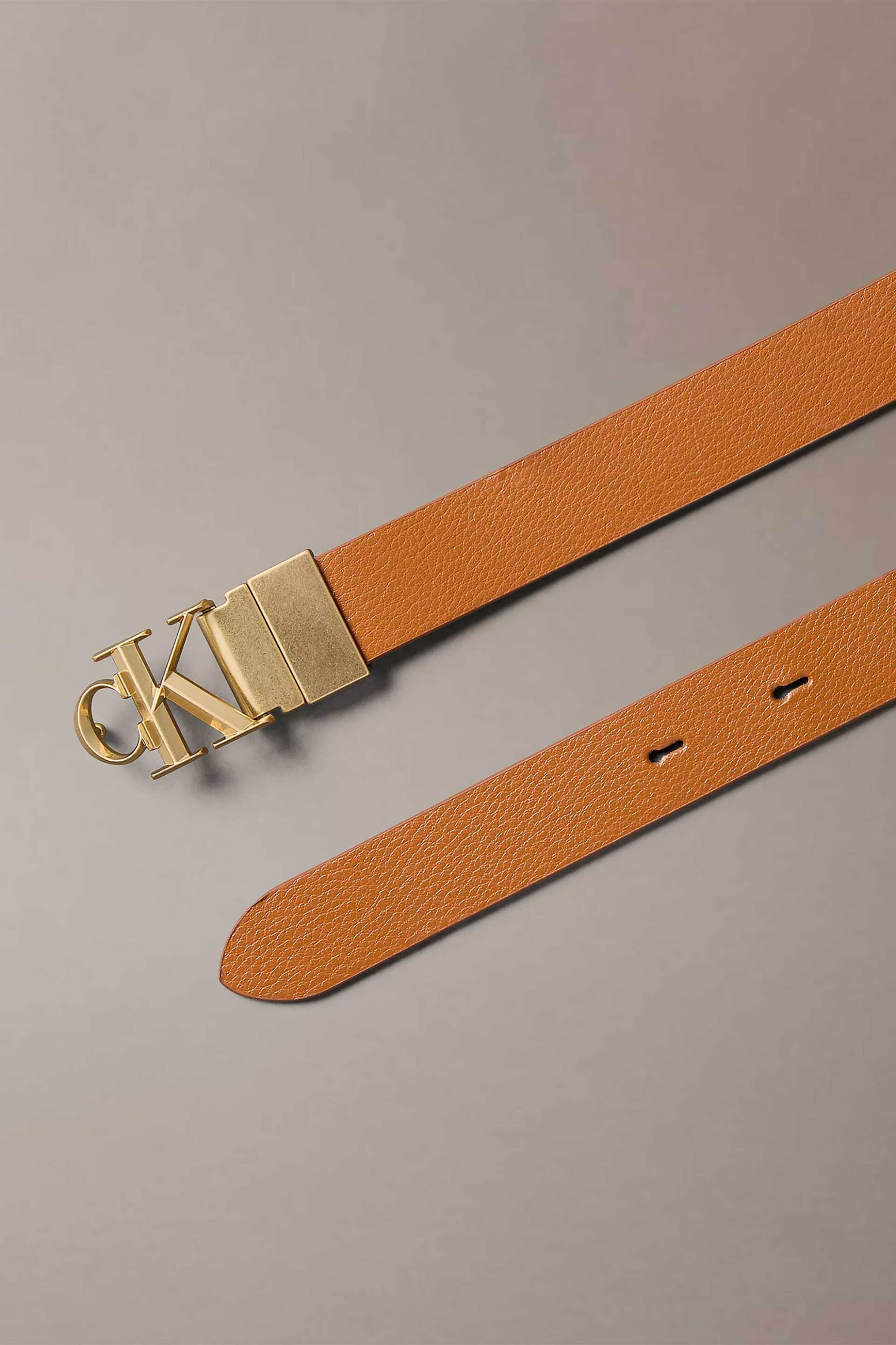 Calvin Klein Jeans γυναικεία δερμάτινη ζώνη διπλής όψης με μεταλλικό monogram - LV04F7044G Ταμπά