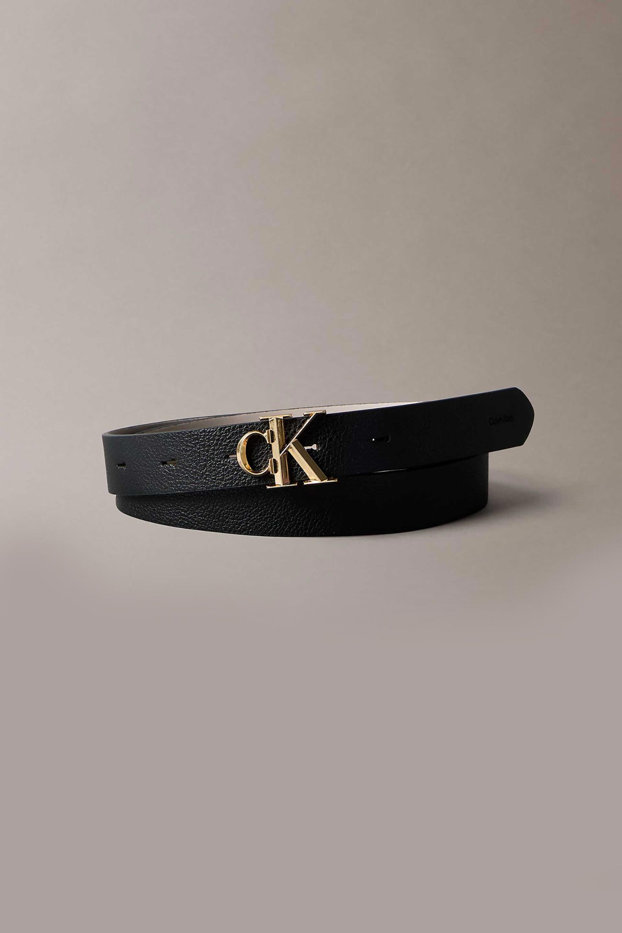 Calvin Klein Jeans γυναικεία δερμάτινη ζώνη διπλής όψης με μεταλλικό monogram - LV04F7044G Μαύρο