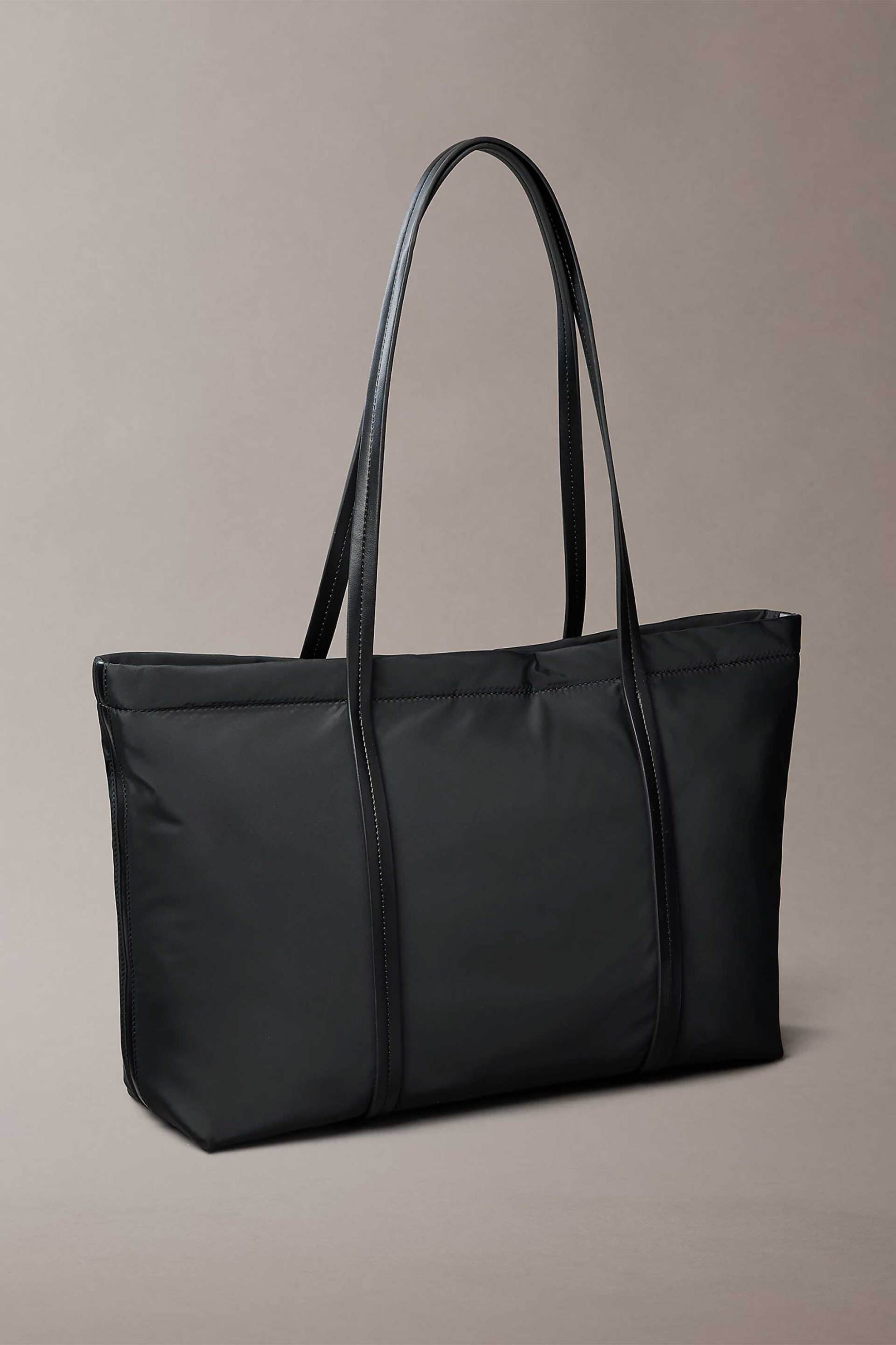 Calvin Klein Jeans γυναικεία τσάντα tote αδιάβροχη με ανάγλυφο λογότυπο (Medium) - LV04F3869G Μαύρο