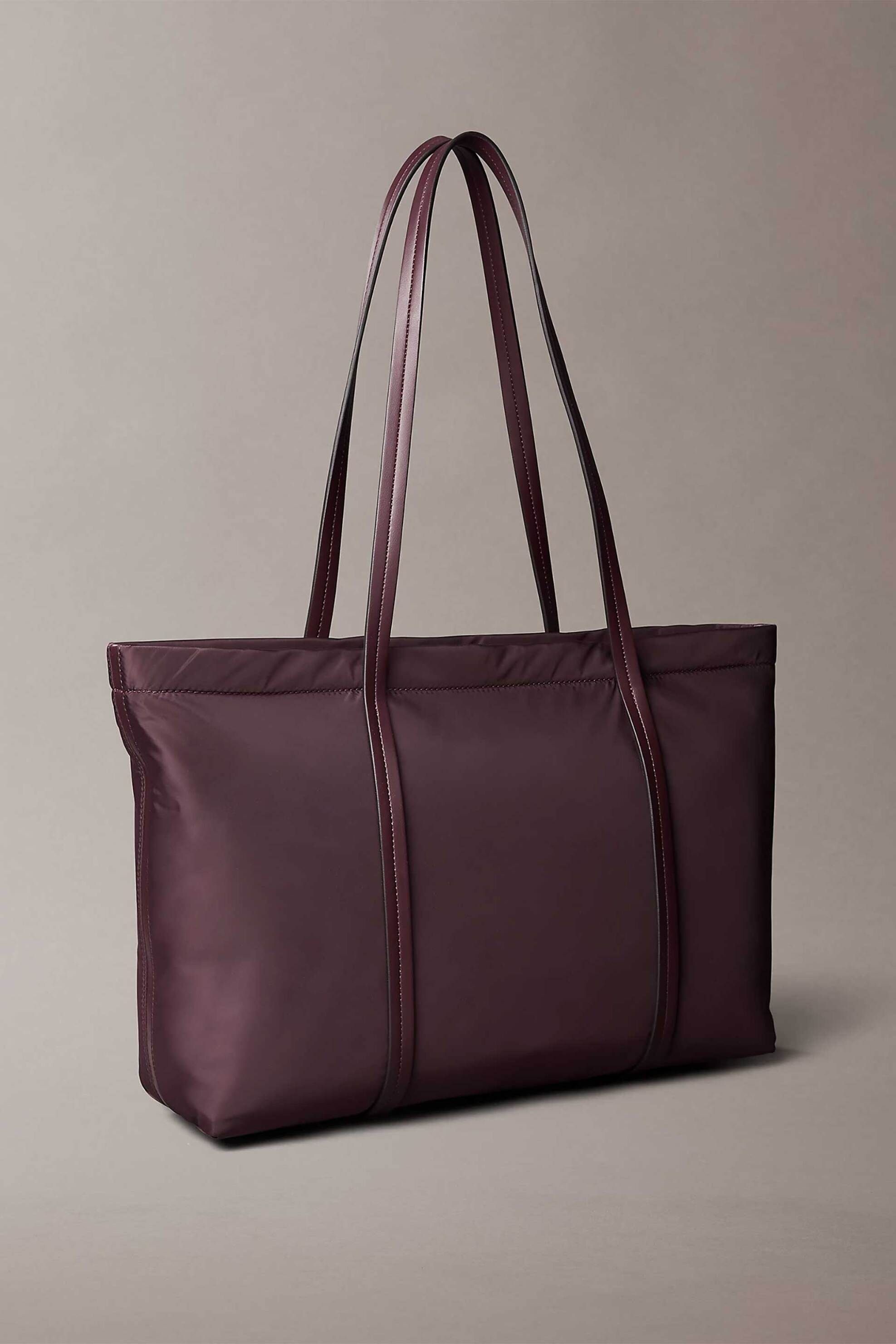 Calvin Klein Jeans γυναικεία τσάντα tote αδιάβροχη με ανάγλυφο λογότυπο (Medium) - LV04F3869G Μπορντό Σκούρο