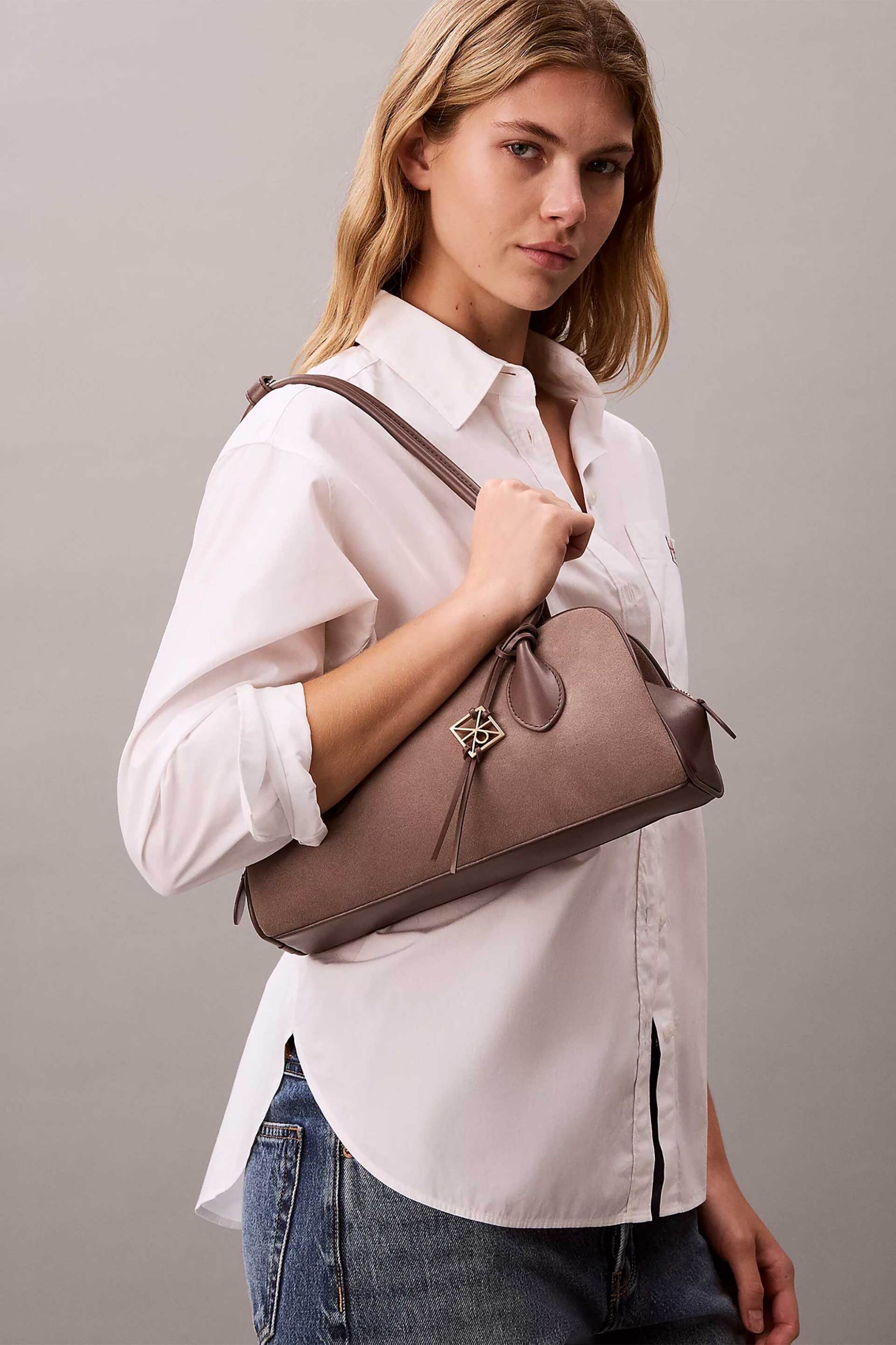 CALVIN KLEIN JEANS Calvin Klein Jeans γυναικεία suede τσάντα ώμου με λογότυπο - LV04F3888G Μπεζ - 4