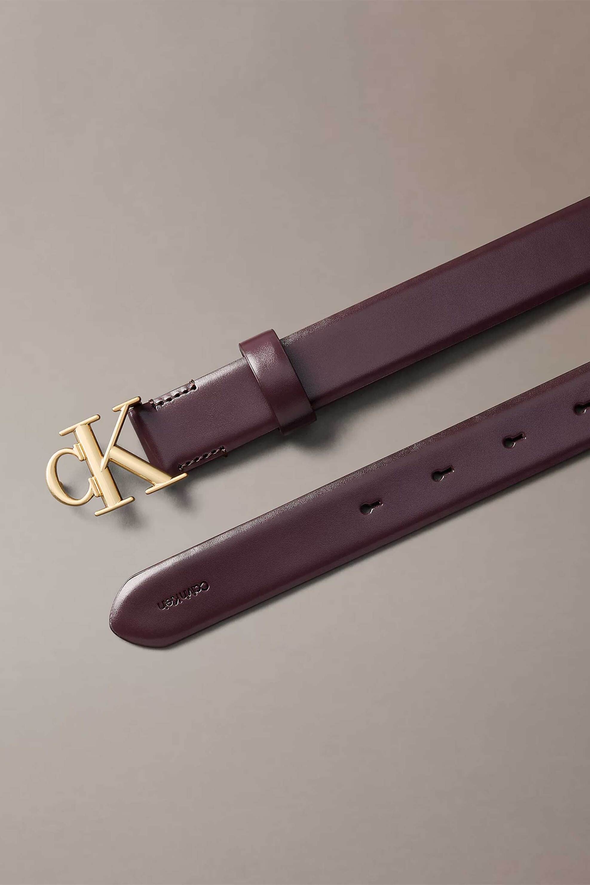 Calvin Klein Jeans γυναικεία δερμάτινη ζώνη με μεταλλικό monogram - LV04F7074G Μπορντό Σκούρο