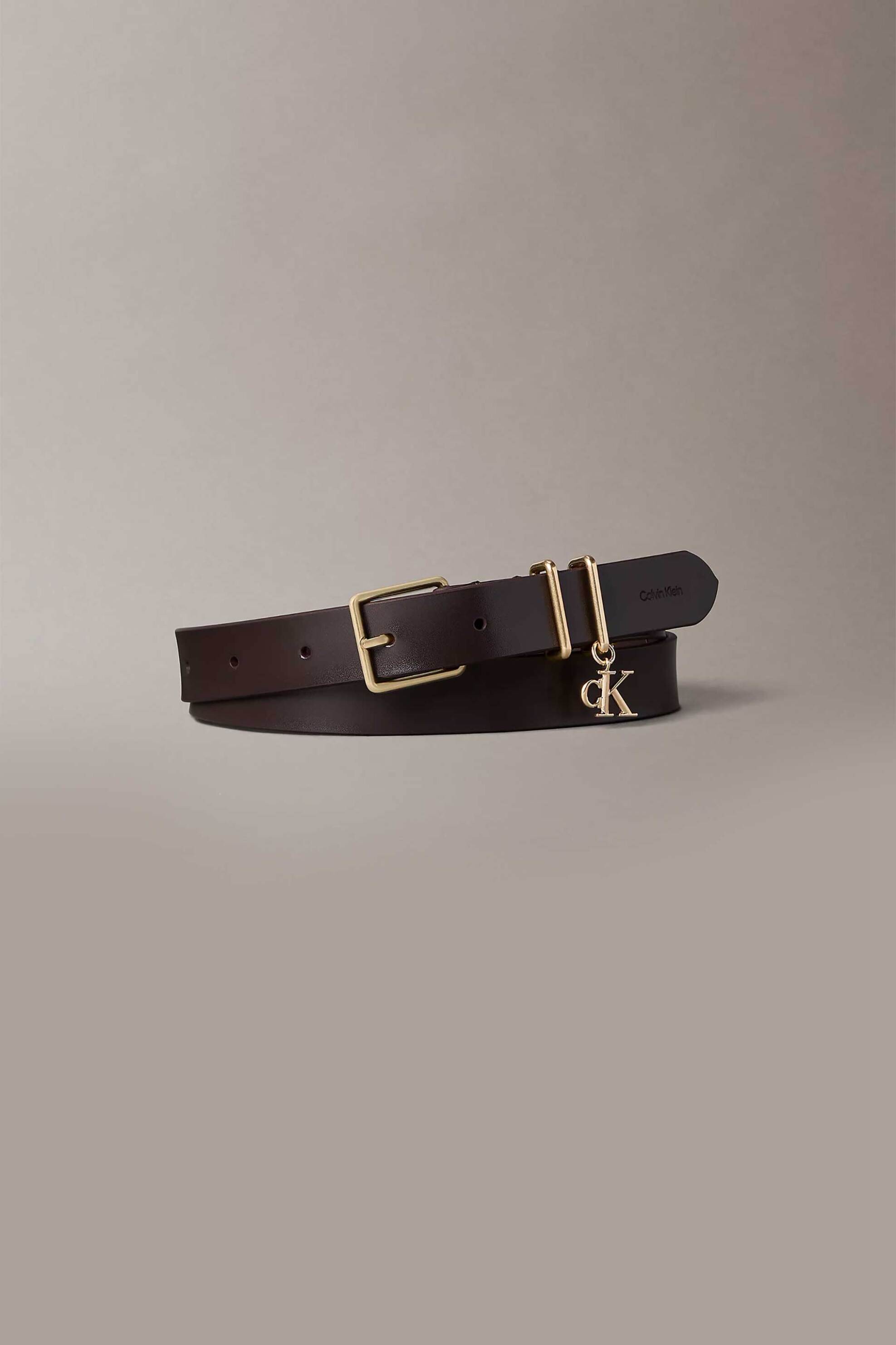 Calvin Klein Jeans γυναικεία δερμάτινη ζώνη με μεταλλικό monogram charm - LV04F7086G Καφέ Σκούρο