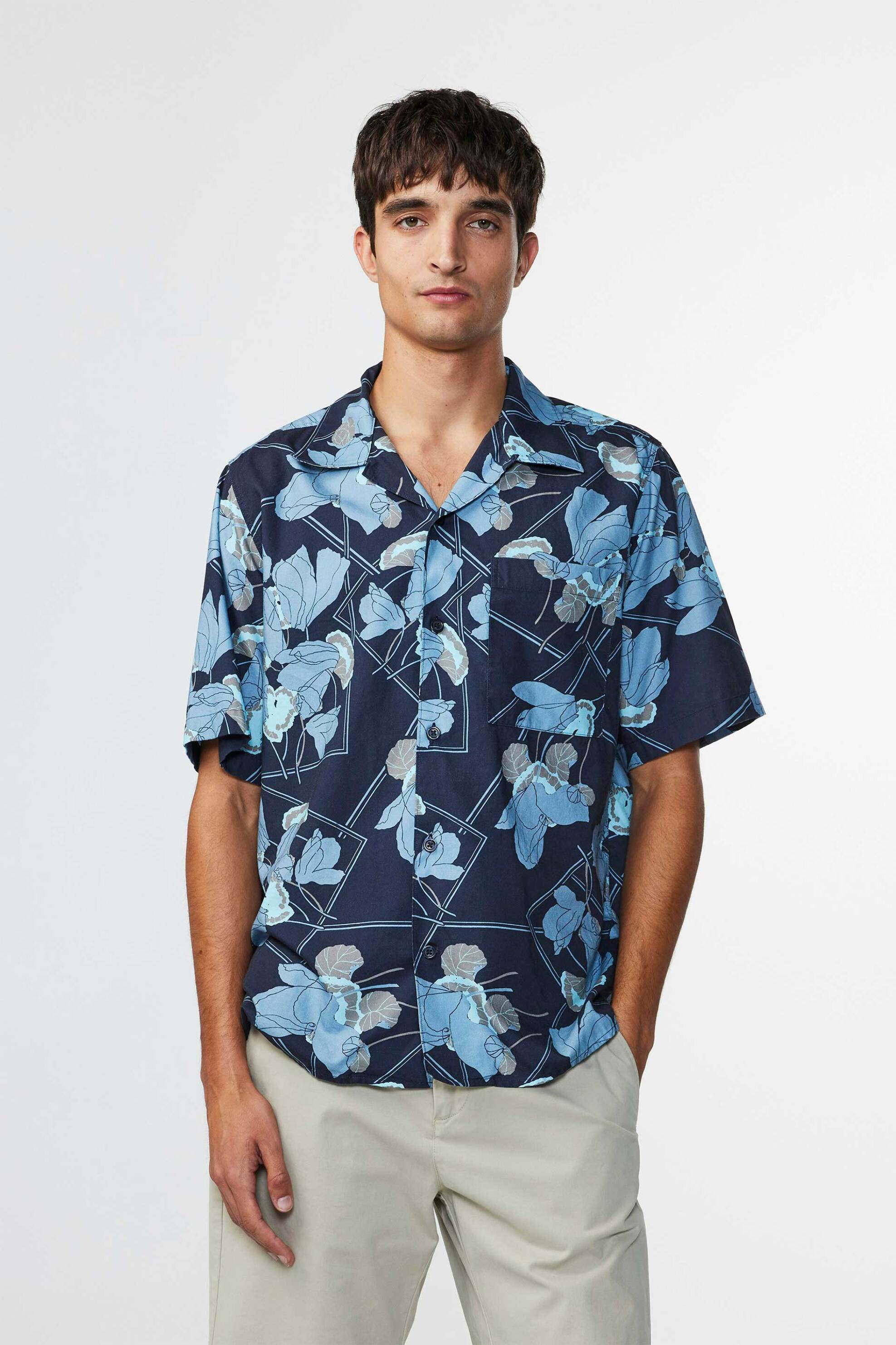 NN.07 NN.07 ανδρικό πουκάμισο με all-over floral print και τσέπη μπροστά "Julio 5656" - 2425656599 Μπλε Σκούρο
