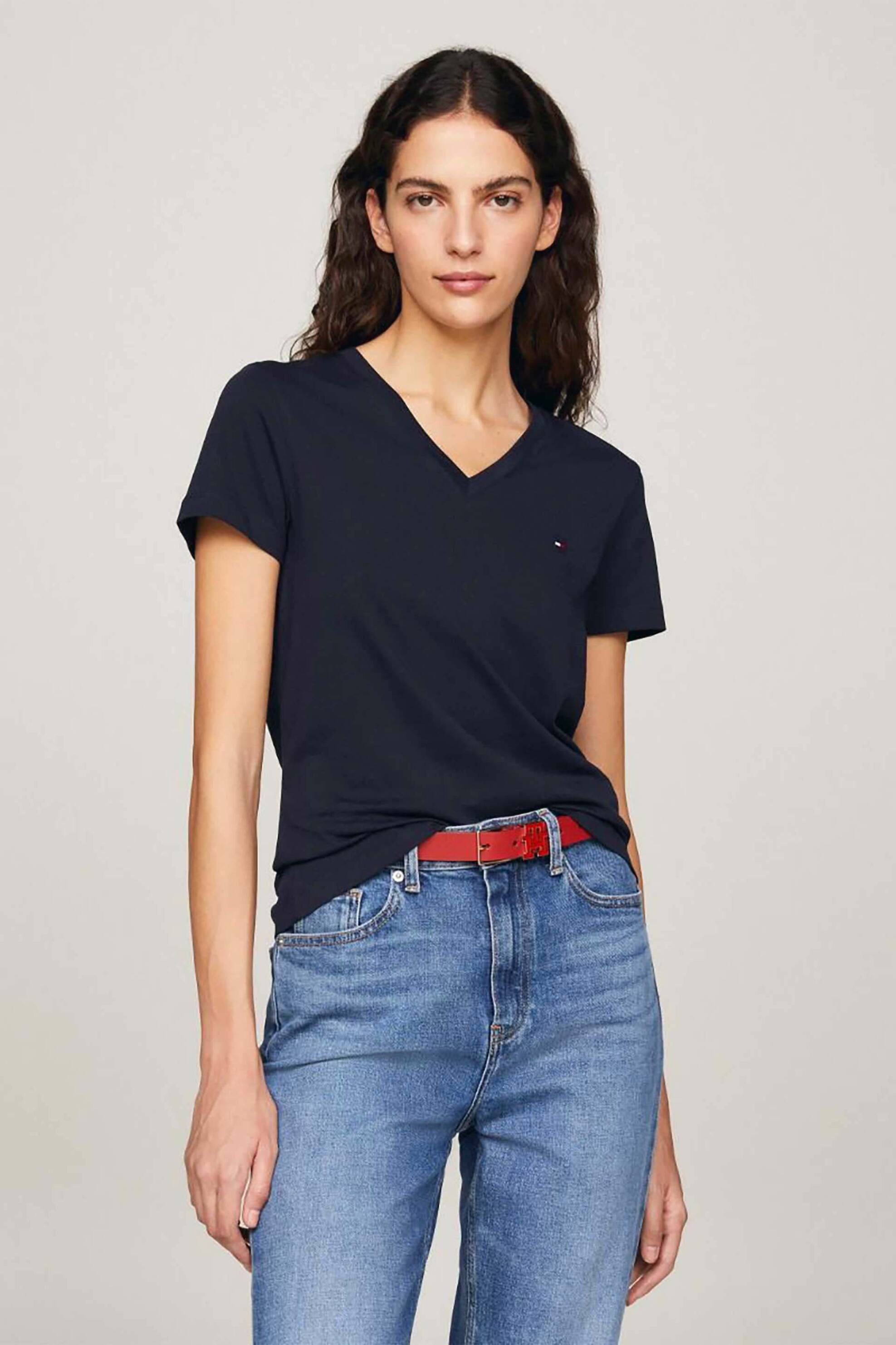 Γυναίκα > ΡΟΥΧΑ > Tops > T-Shirts Tommy Hilfiger γυναικείο βαμβακερό T-shirt μονόχρωμο με V λαιμόκοψη και contrast logo print - WW0WW24969 Μπλε Σκούρο