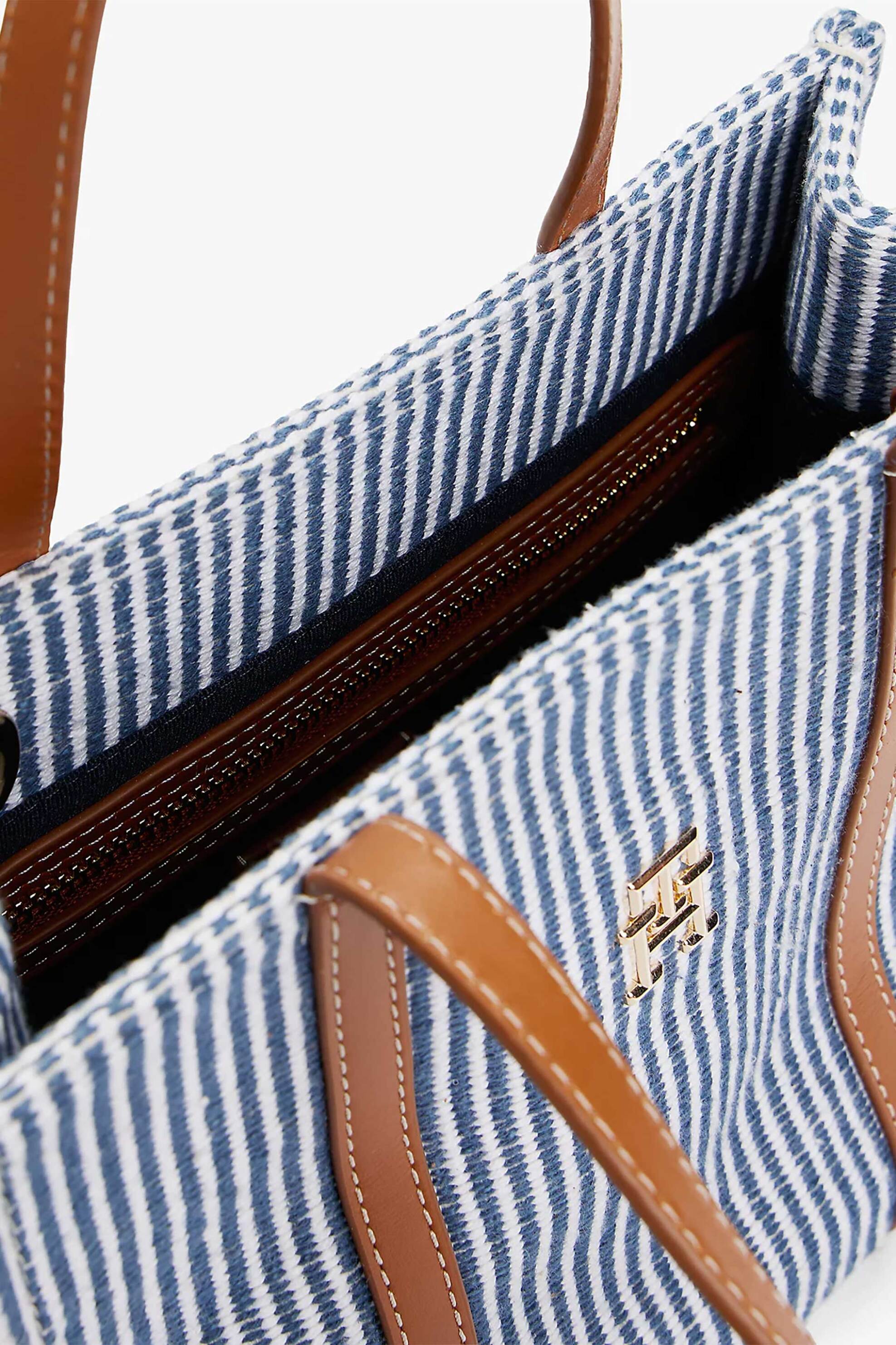 TOMMY HILFIGER Tommy Hilfiger γυναικεία τσάντα mini tote με πλεκτό ριγέ σχέδιο και μεταλλικό monogram "Premium Beach" - AW0AW17208 Μπλε - 4
