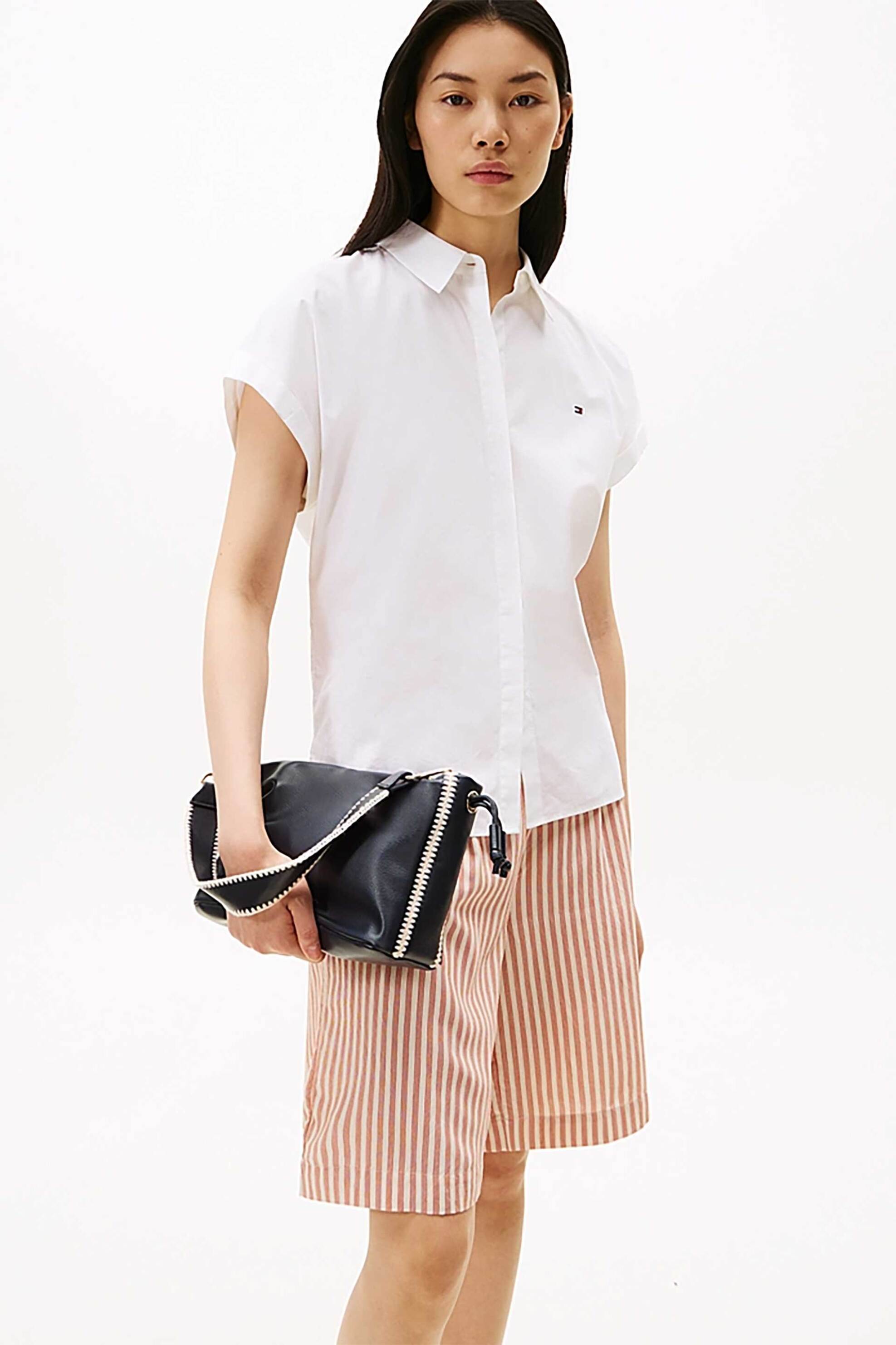 Tommy Hilfiger γυναικεία τσάντα bucket με μεταλλικό λογότυπο - AW0AW17541 Μαύρο φωτογραφία