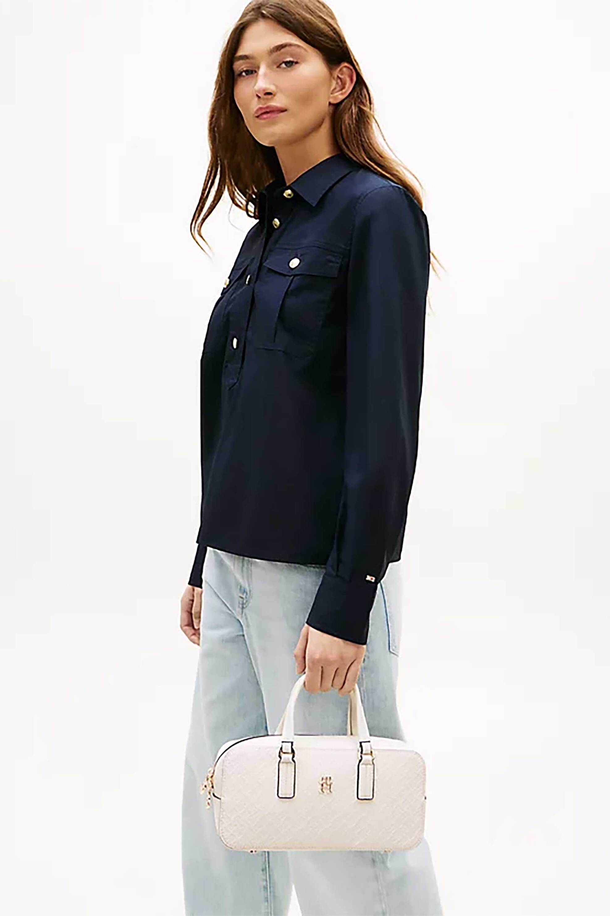 Tommy Hilfiger Γυναικεία Τσάντα Χειρός με Μεταλλικό Λογότυπο Th Monogram - Aw0Aw18415 Εκρού