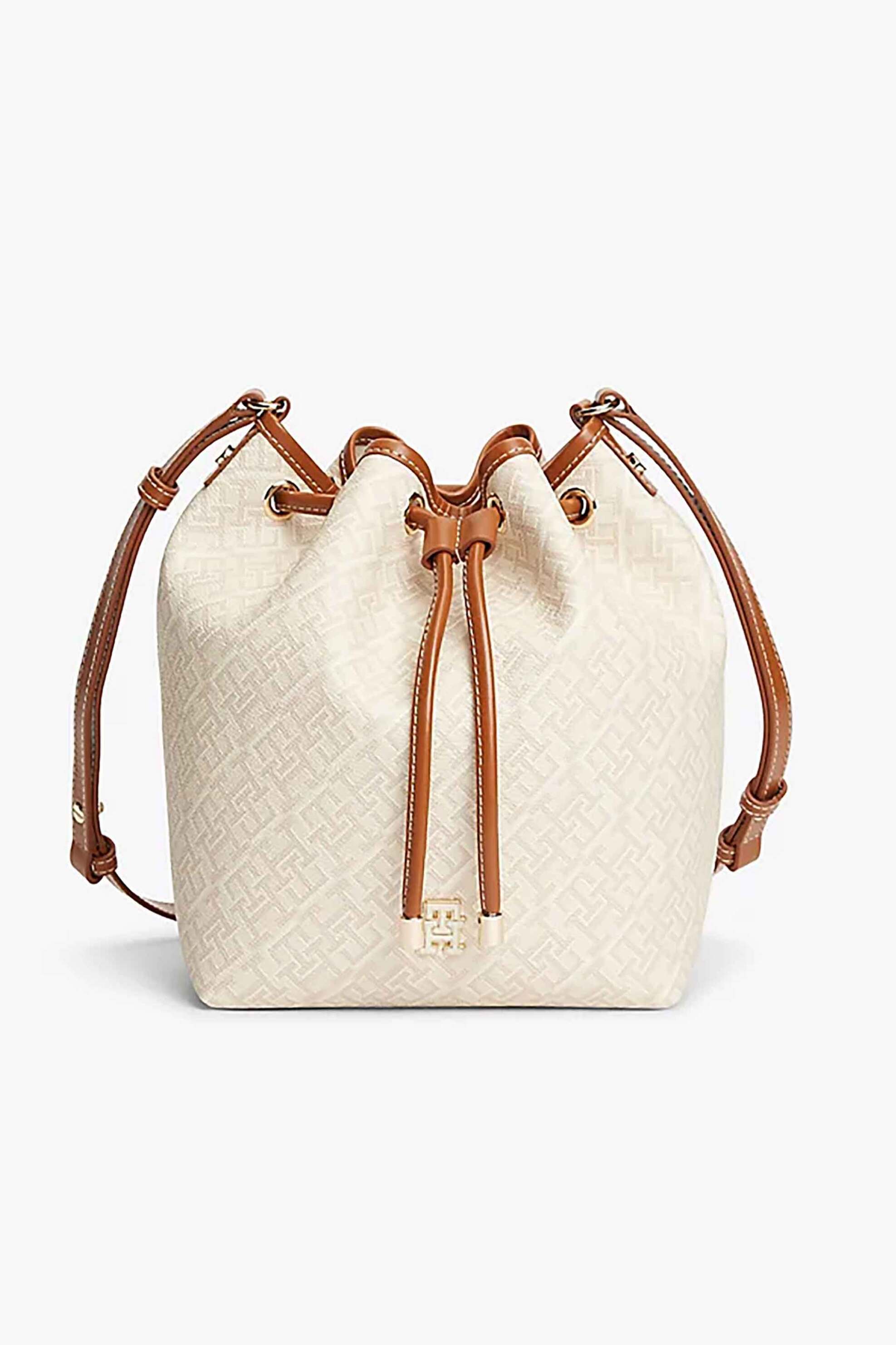 Tommy Hilfiger γυναικεία τσάντα bucket με μεταλλικό λογότυπο και all-over logo print "TH Monoplay" - AW0AW18847 Μπεζ